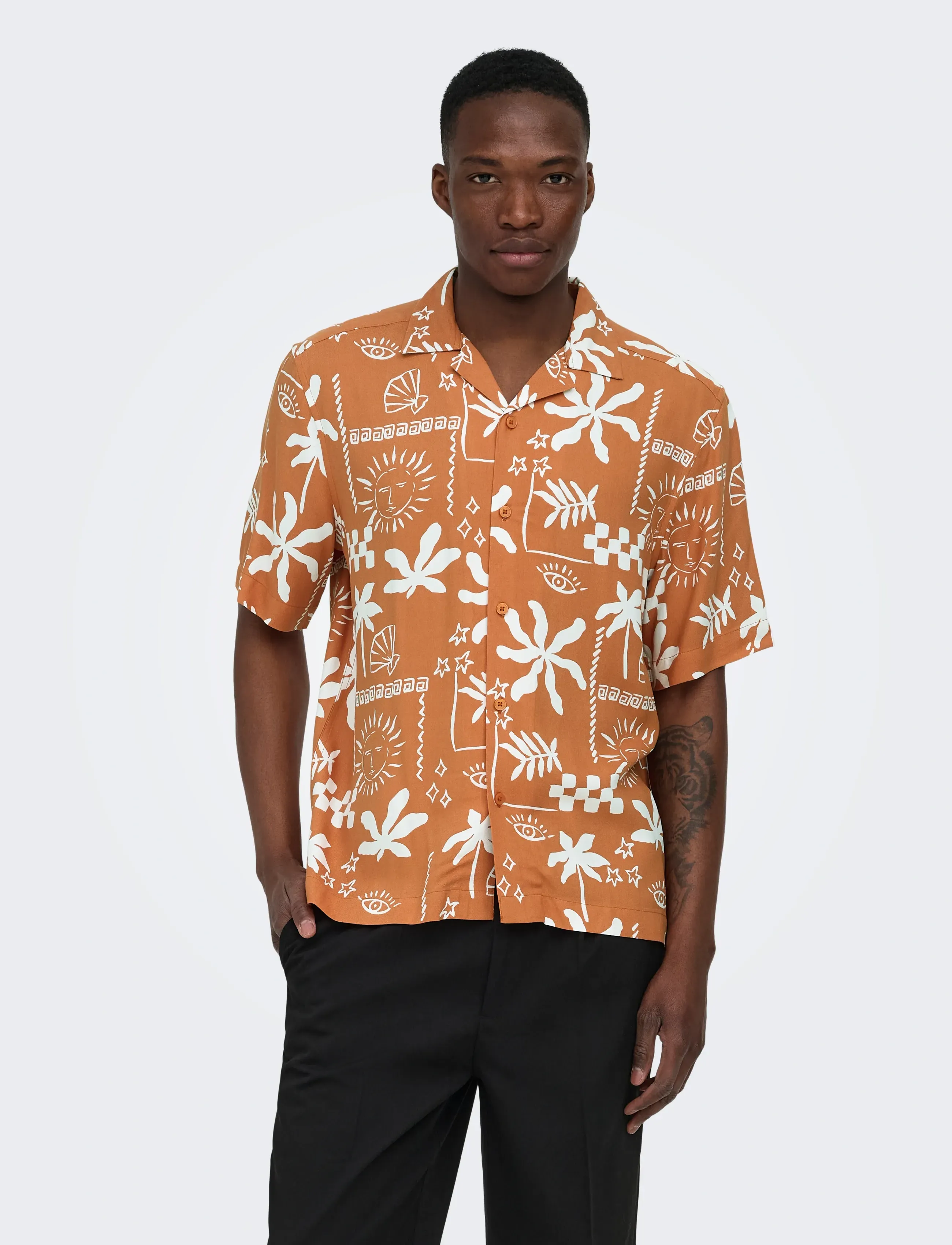 ONLY & SONS ONSDASH LIFE REG DIG AOP SS RESORT SHIRT - Kortärmade skjortor - RAW SIENNA / orange