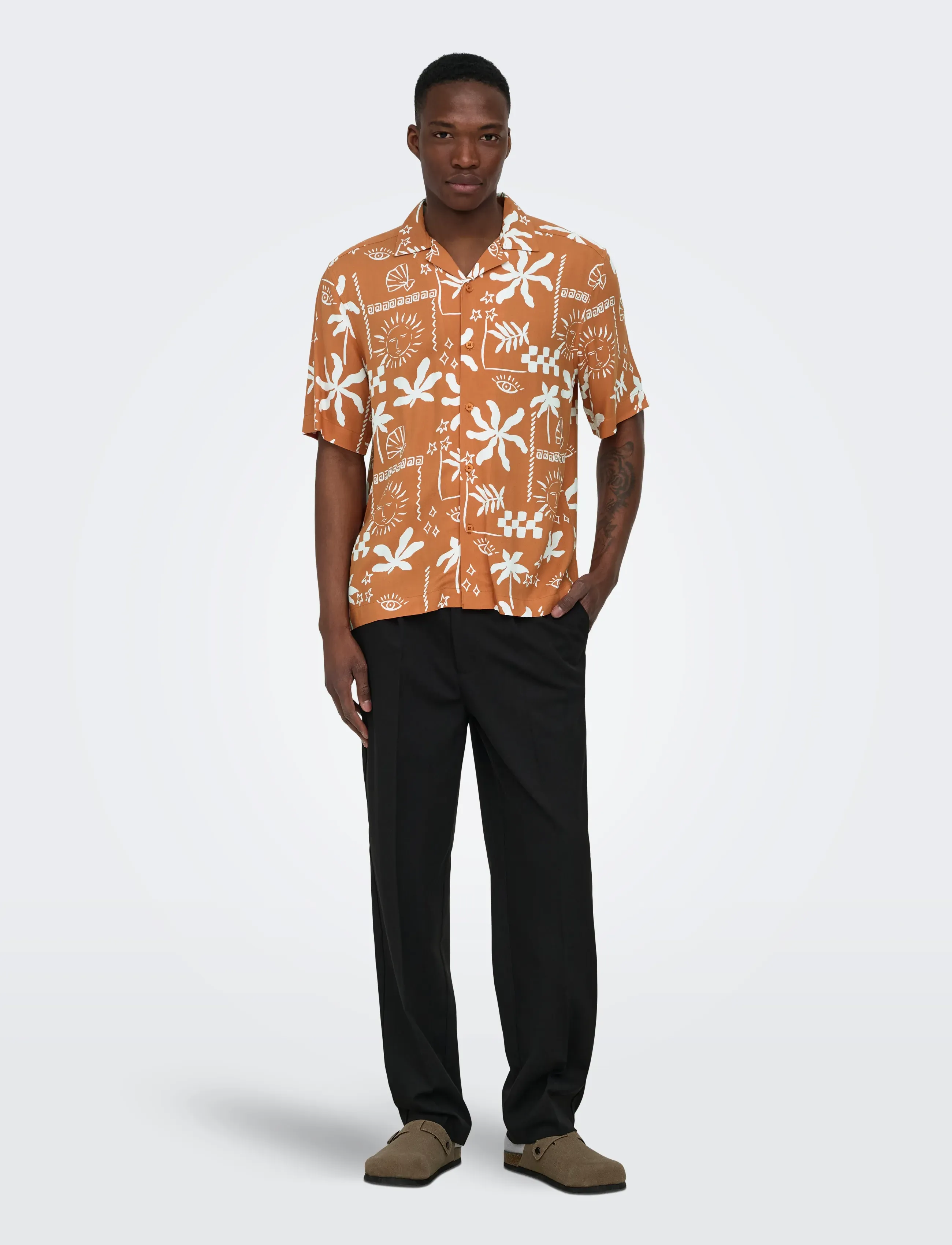 ONLY & SONS - ONSDASH LIFE REG AOP SS 001 RESORT SHIRT - kortærmede skjorter - raw sienna - 4