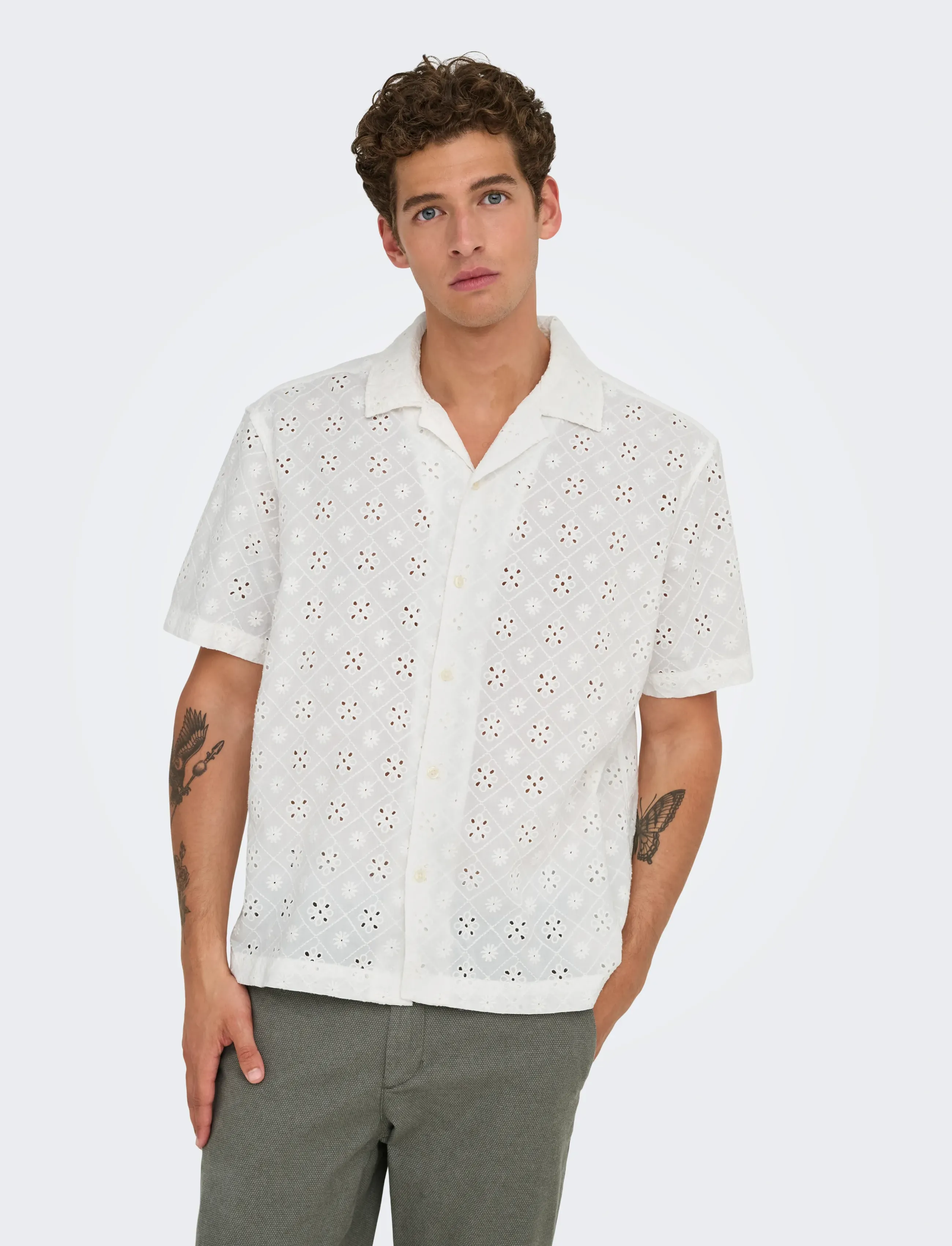 ONLY & SONS - ONSARON LOOSE FIT SS RESORT SHIRT 0305 - chemises à manches courtes - cloud dancer - 4