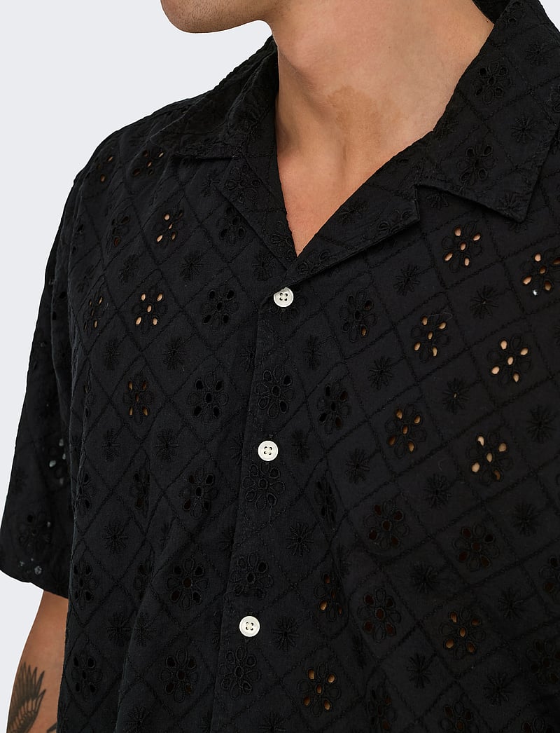 ONLY & SONS - ONSARON LOOSE FIT SS RESORT SHIRT 0305 - kortärmade skjortor - jet black - 5