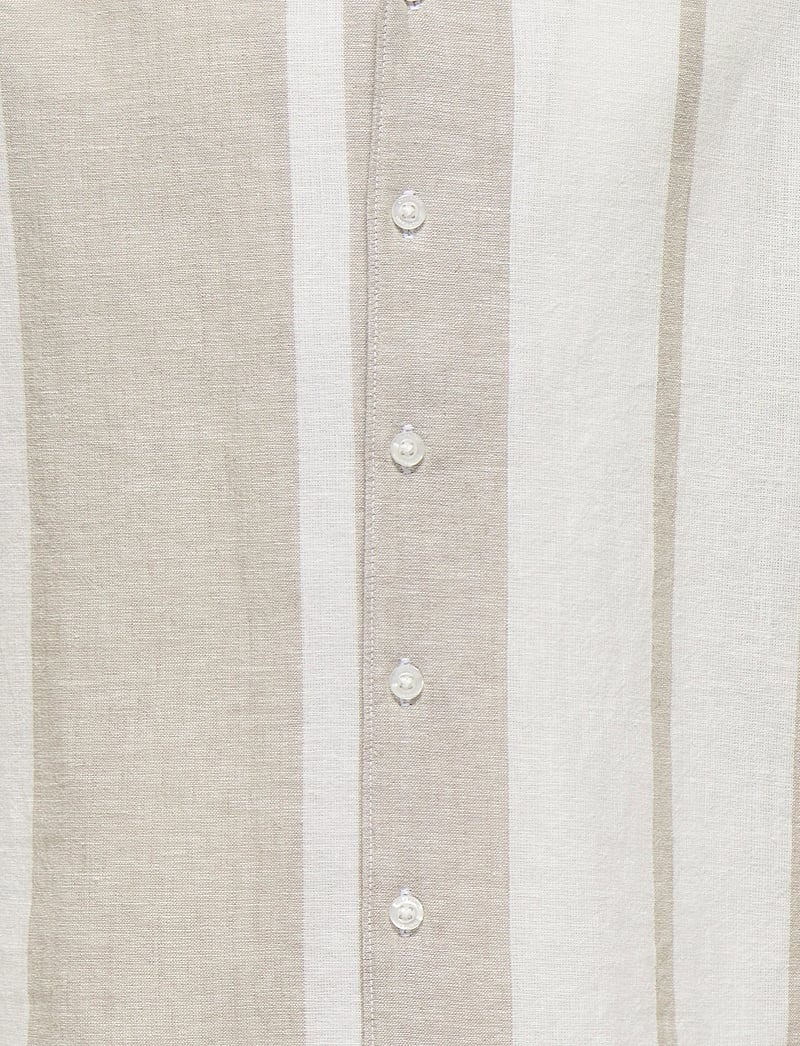 ONLY & SONS - OSJCAIDEN LIFE SS STRIPE LINEN RESORT WV - overhemden met korte mouwen - vintage khaki - 2