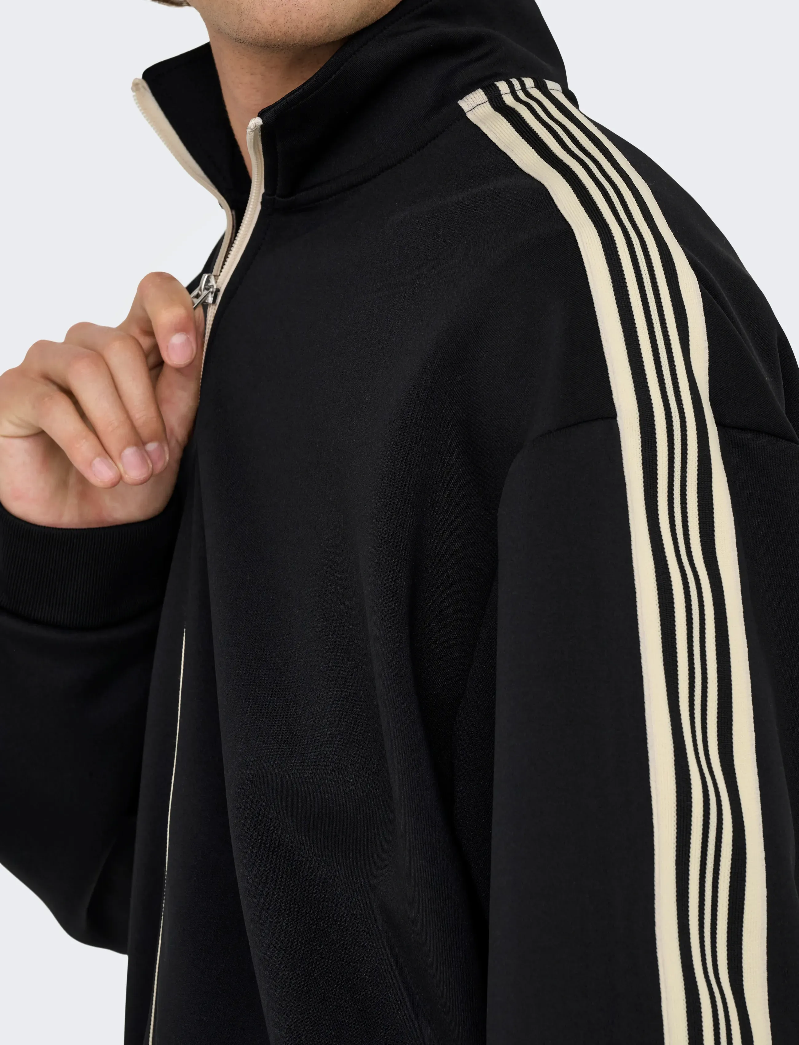 ONLY & SONS - ONSRIBER RLX LS ZIP STRIPE TRACK SWEAT - collegepaidat - black - 4