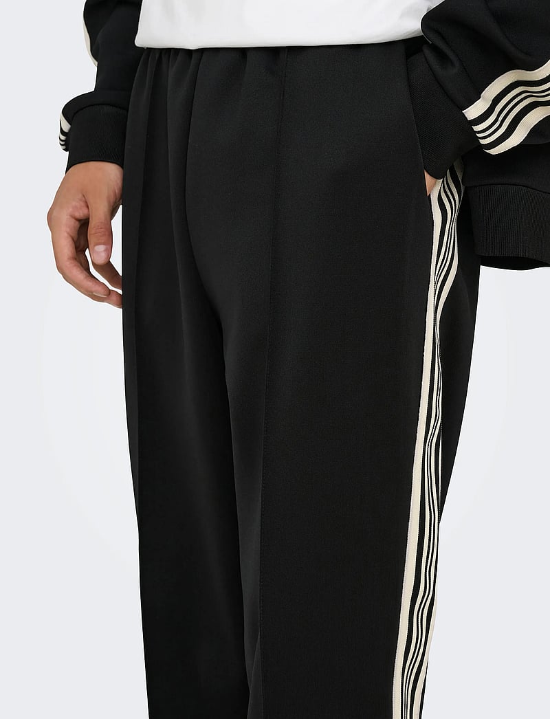 ONLY & SONS - ONSRIBER REG TRACK PANT SWEAT - casual byxor - black - 5