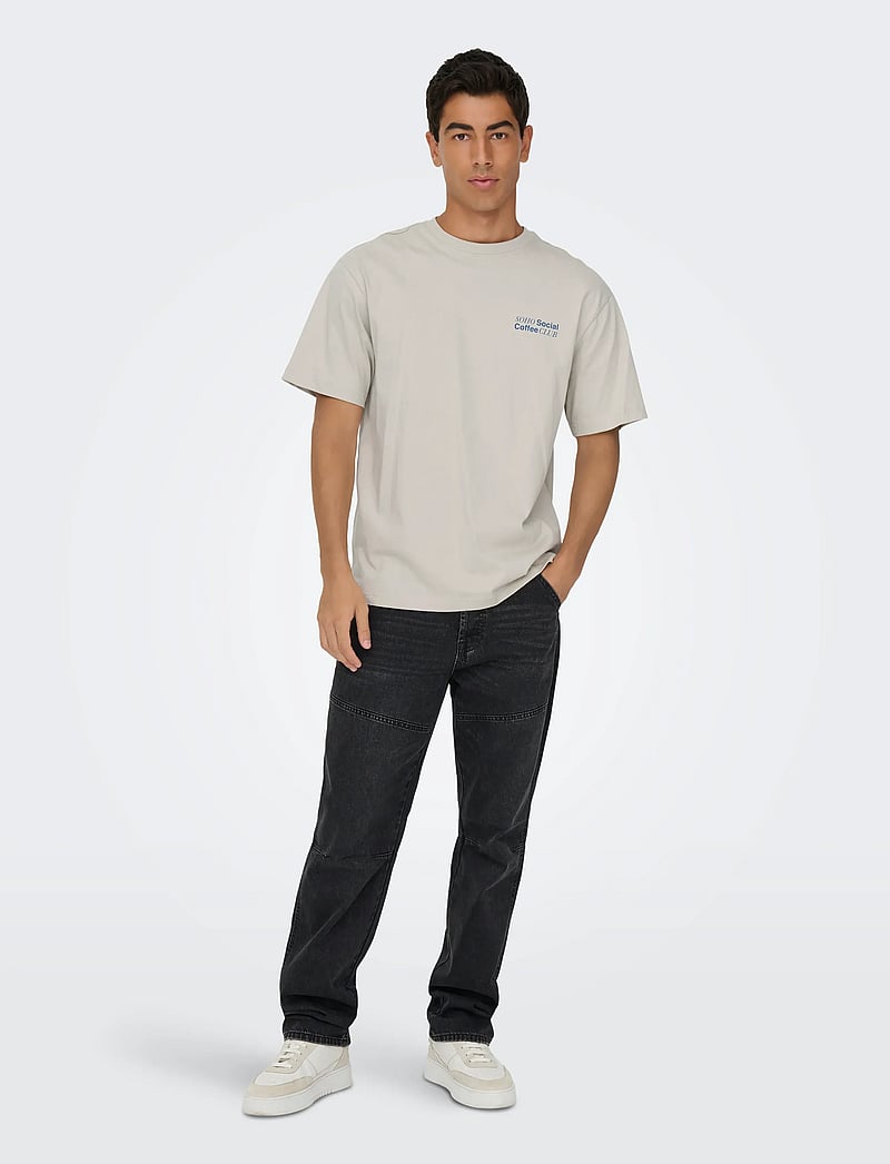 ONLY & SONS - ONSFRED COFFEE CLUB RLX SS TEE - silver lining - 0