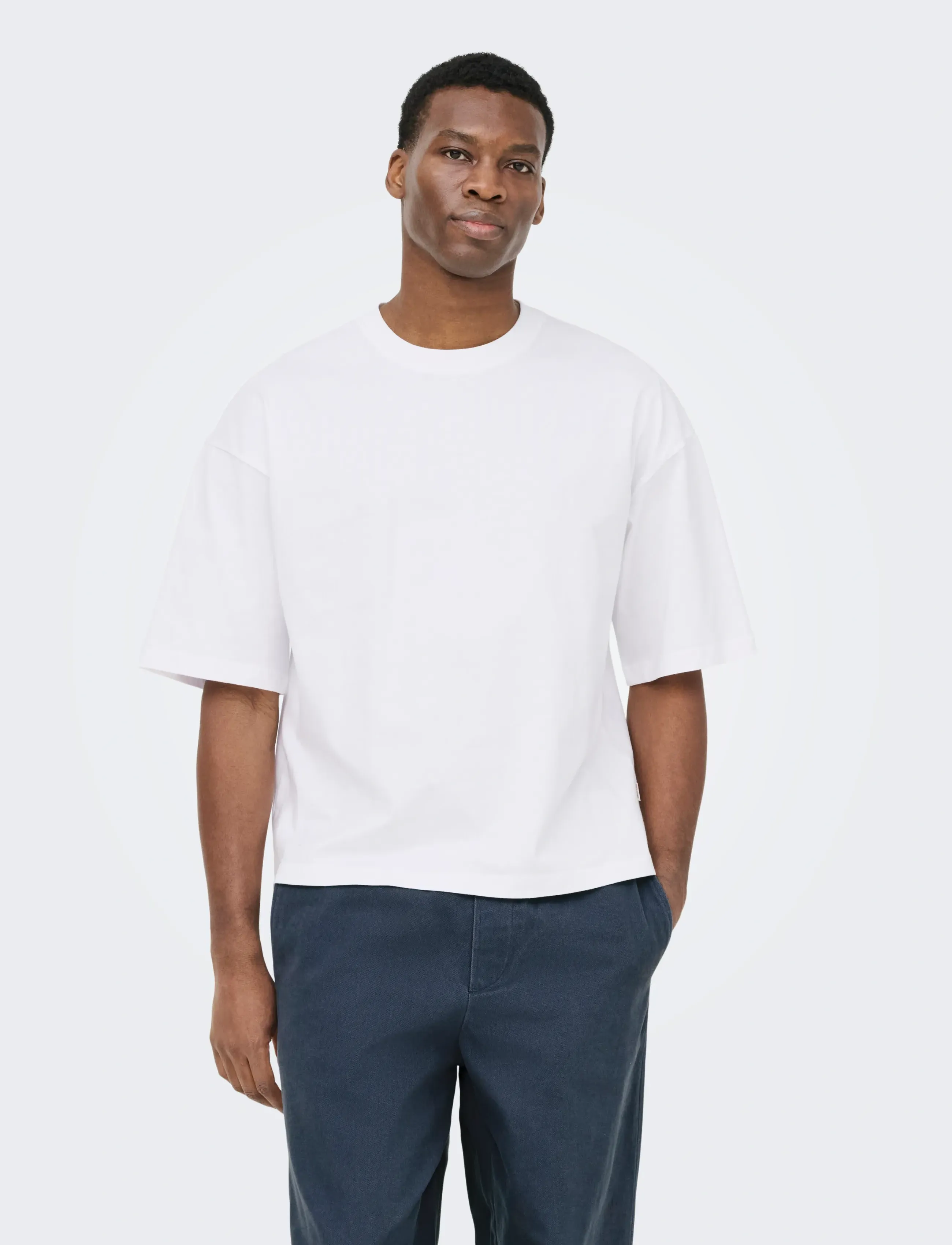 ONLY & SONS - ONSFRED RLX SS CROP TEE - lühikeste varrukatega t-särgid - bright white - 0