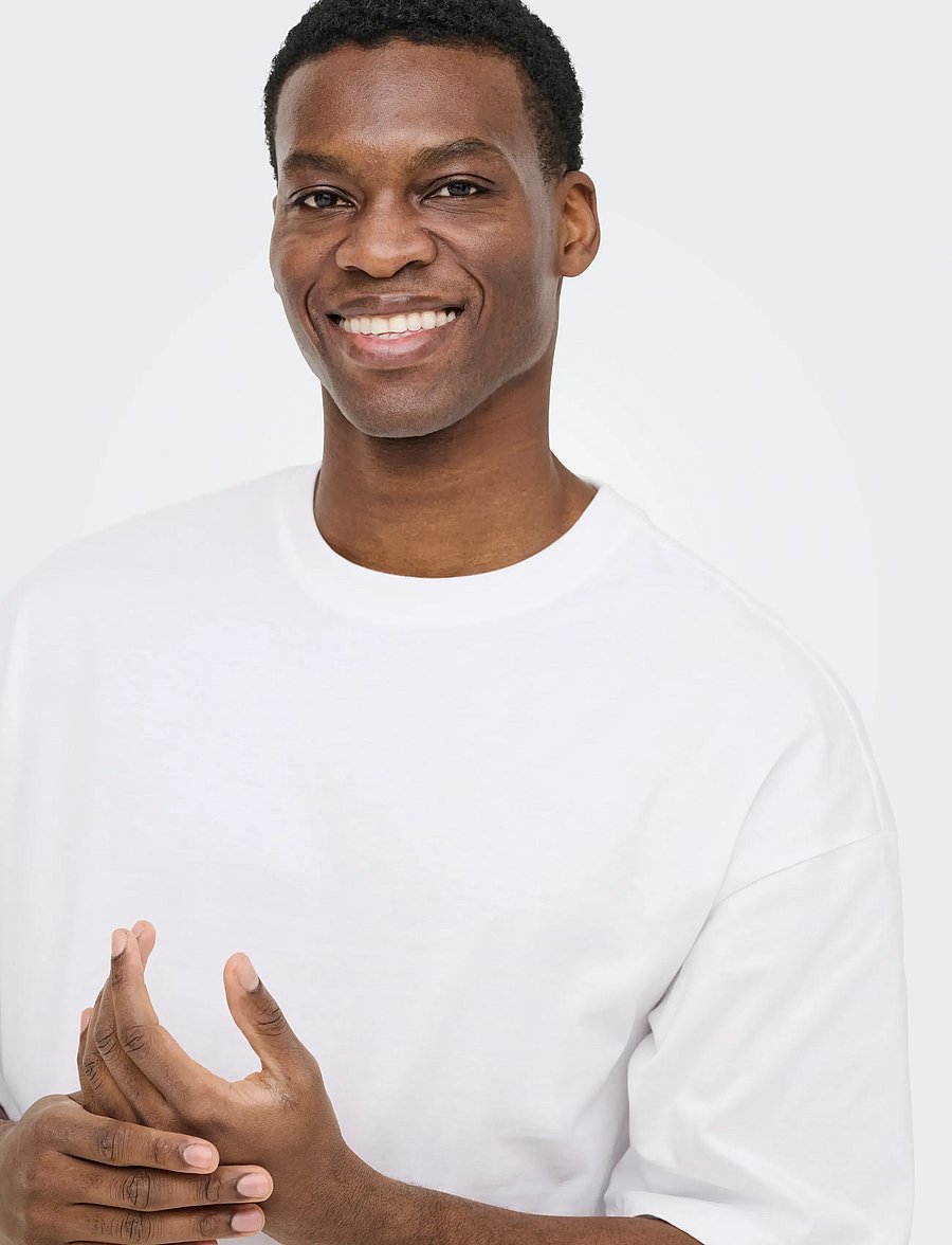 ONLY & SONS - ONSFRED RLX SS CROP TEE - lühikeste varrukatega t-särgid - bright white - 5