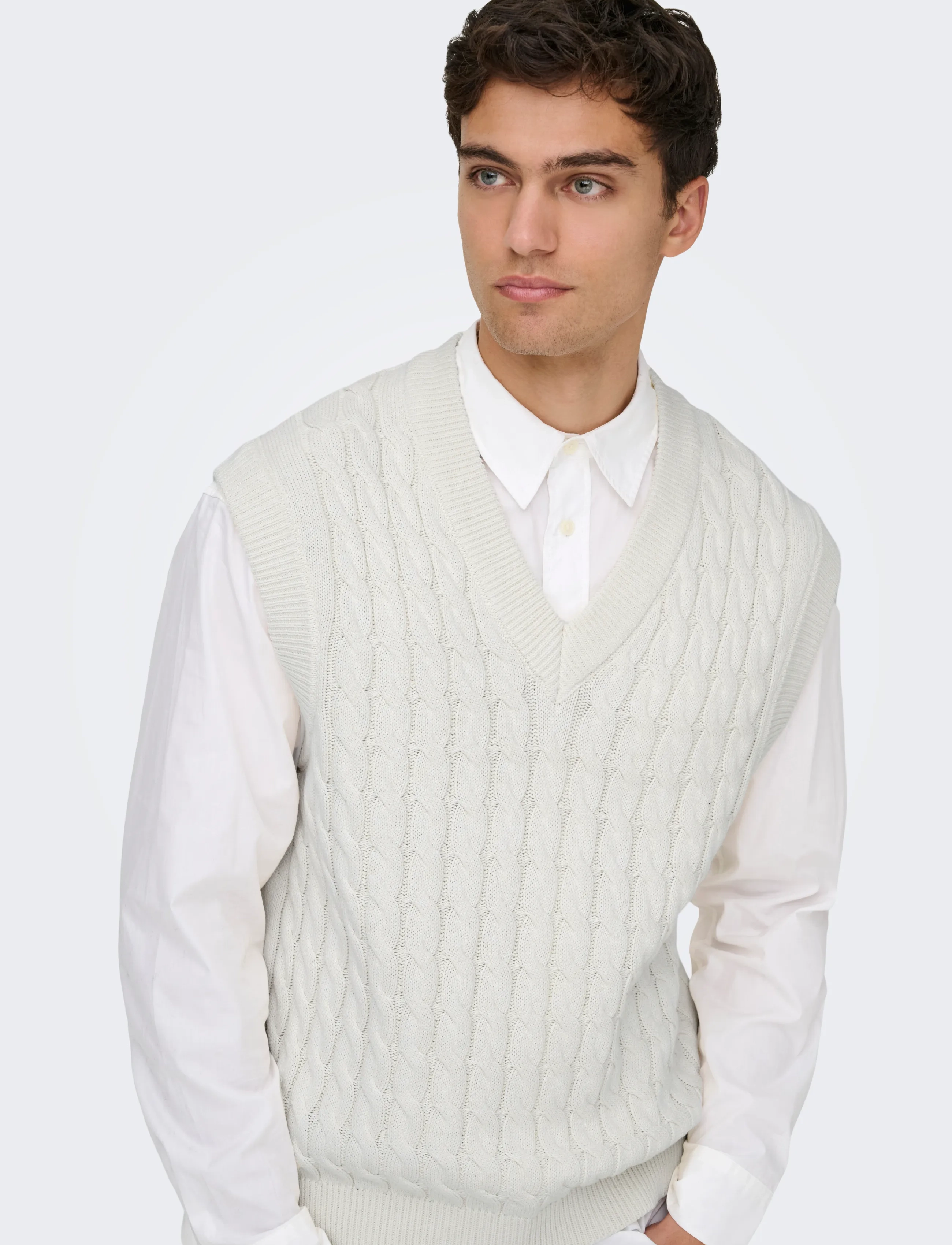 ONLY & SONS - ONSKICKER LIFE RLX 3 CABLE VEST KNIT - adītas vestes - antique white - 4