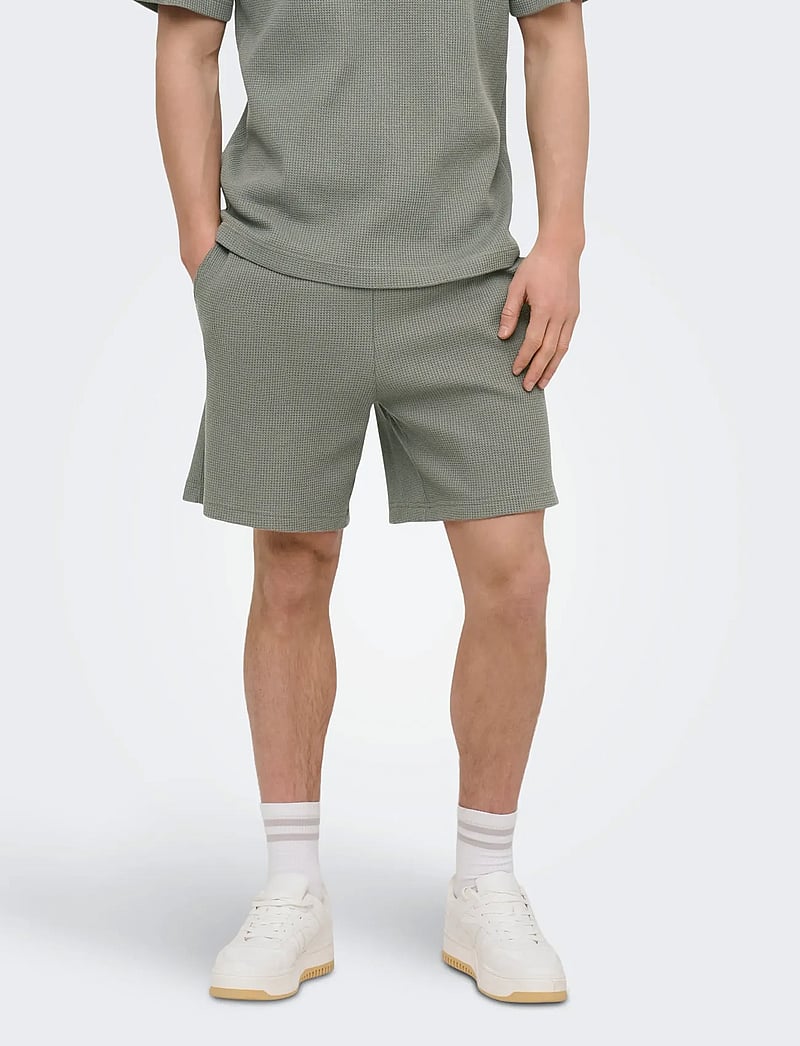 ONLY & SONS - ONSTOBIE RLX S WAFFLE SHORTS - hosen - castor gray - 0