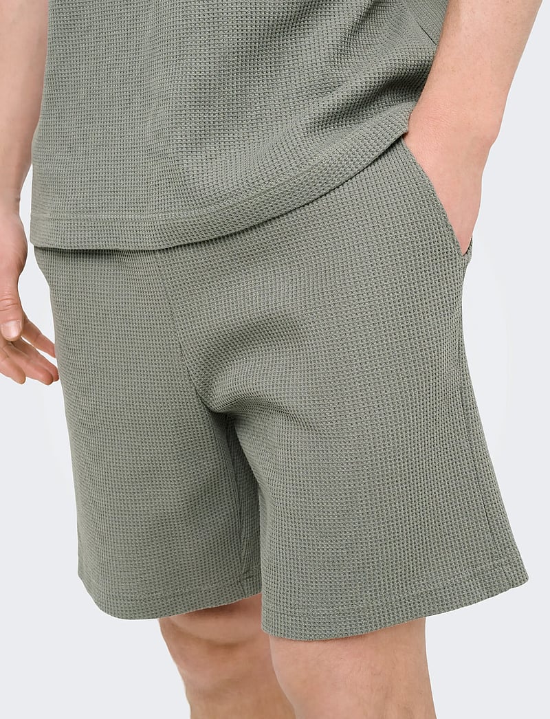 ONLY & SONS - ONSTOBIE RLX S WAFFLE SHORTS - hosen - castor gray - 4