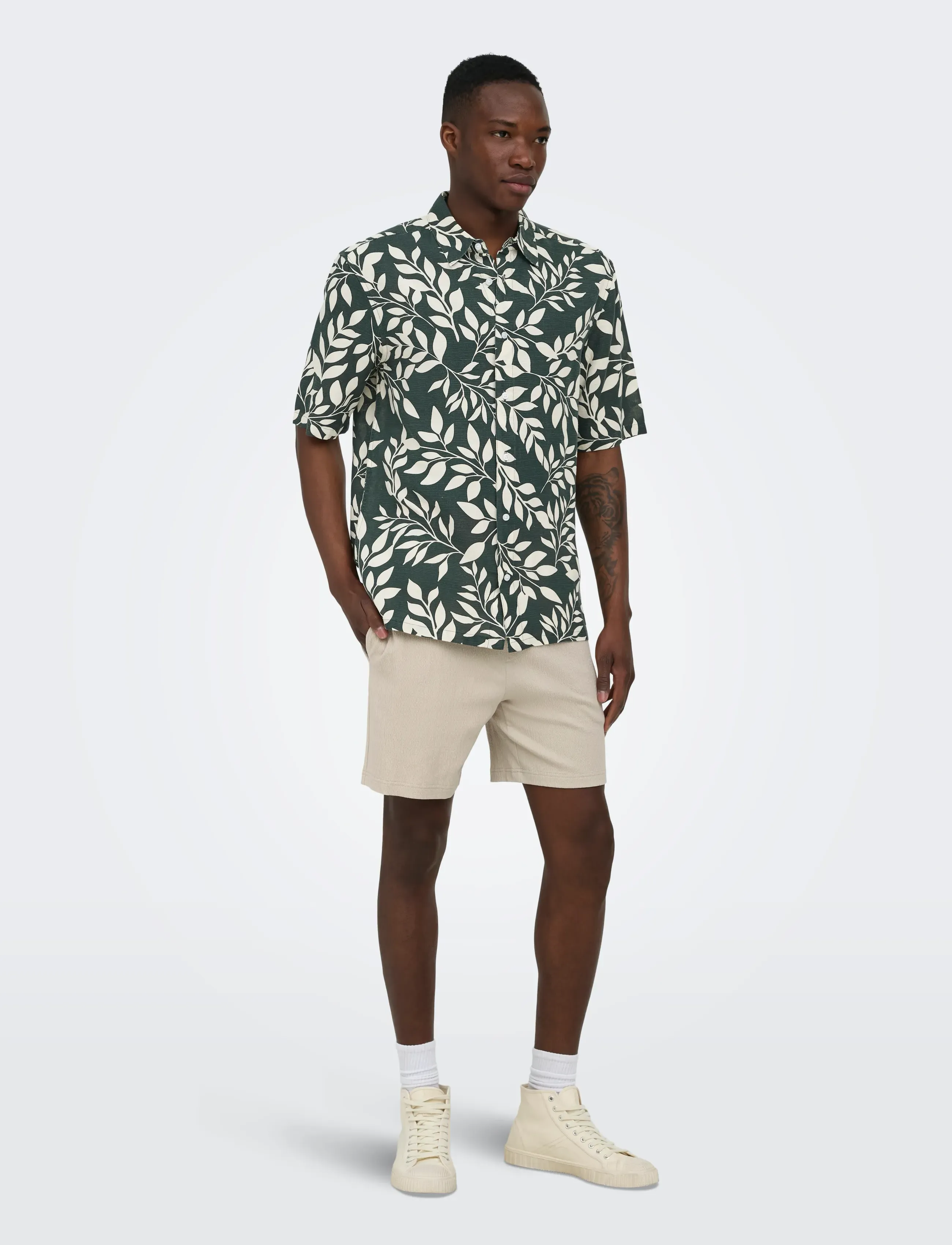ONLY & SONS - ONSHARVI LIFE SS AOP SHIRT NOOS - hemden mit muster - darkest spruce - 4