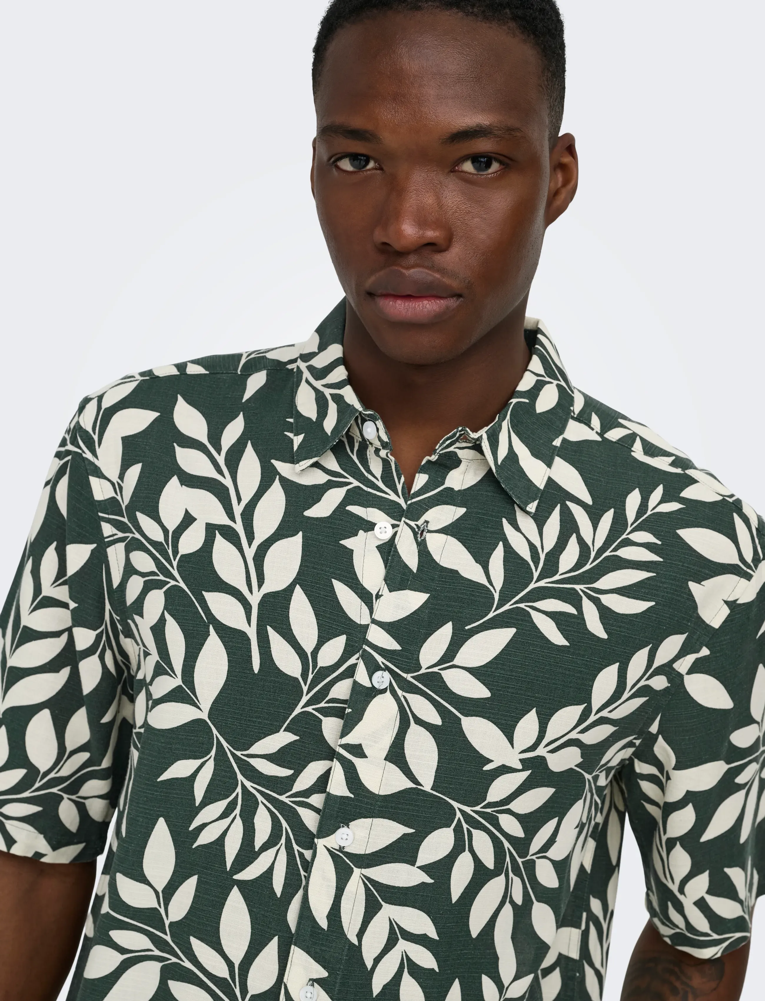 ONLY & SONS - ONSHARVI LIFE SS AOP SHIRT NOOS - hemden mit muster - darkest spruce - 5