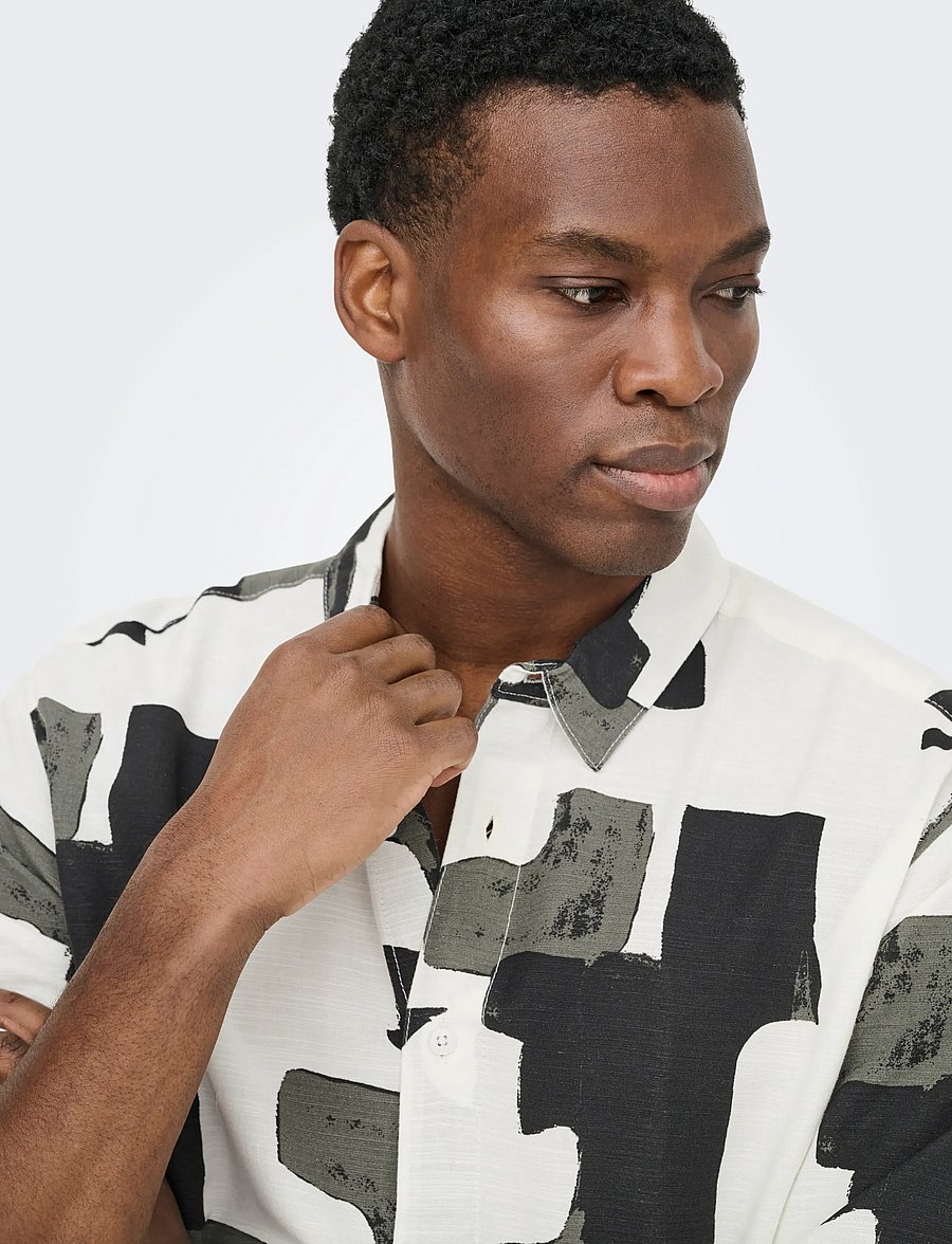 ONLY & SONS - ONSHARVI LIFE SS AOP SHIRT NOOS - chemises à motifs - jet black - 5