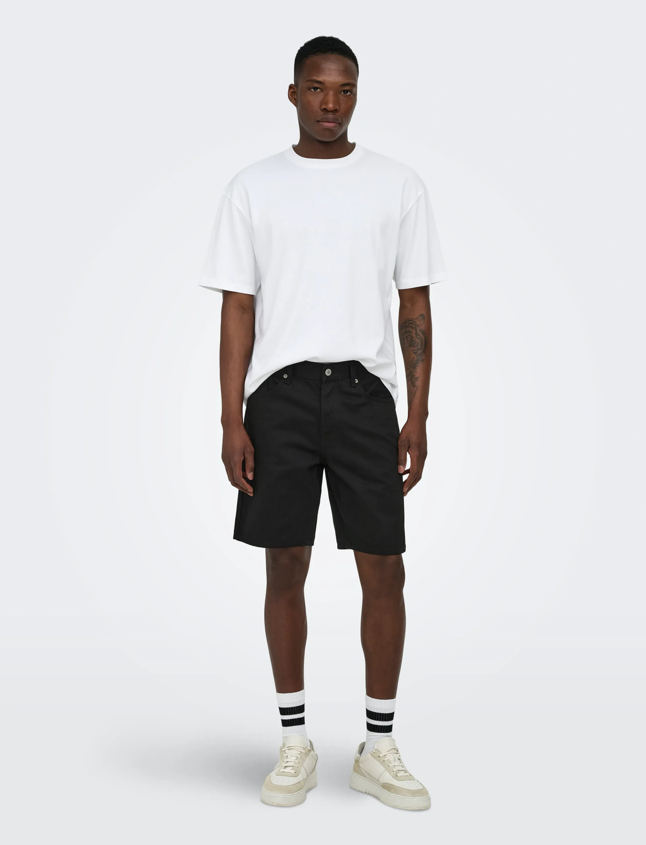 ONLY & SONS - ONSEDGE STAY BD 6992 AZG DNM SHORTS NOOS - jeans shorts - black denim - 4