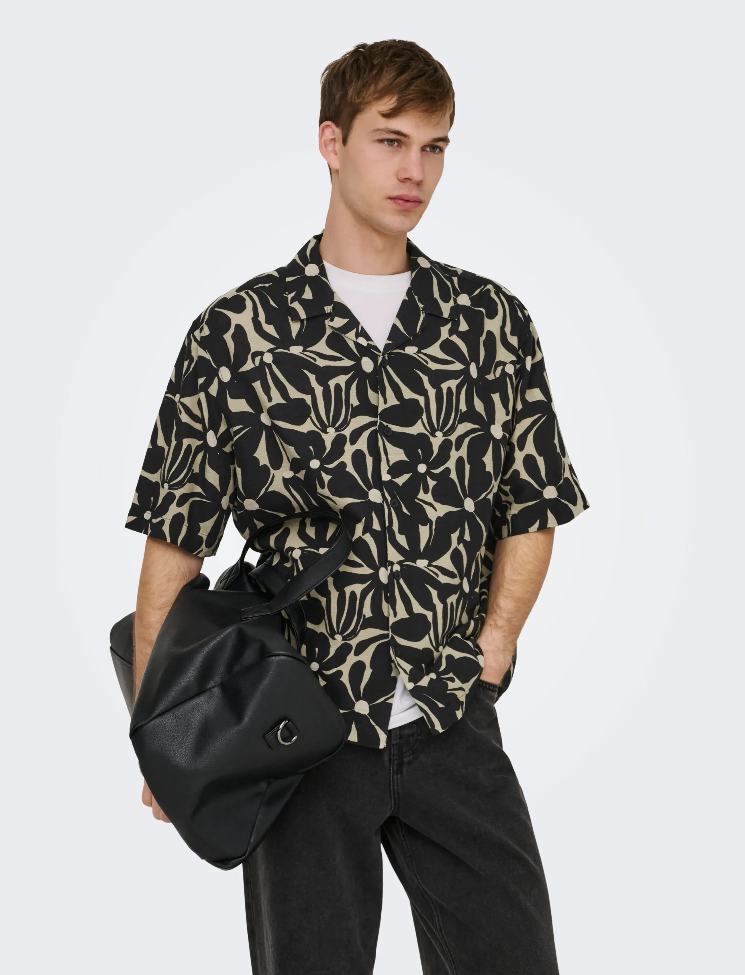 ONLY & SONS ONSHARVI RLX RESORT SS 041 AOP SHIRT - Kortärmade skjortor - JET BLACK / black