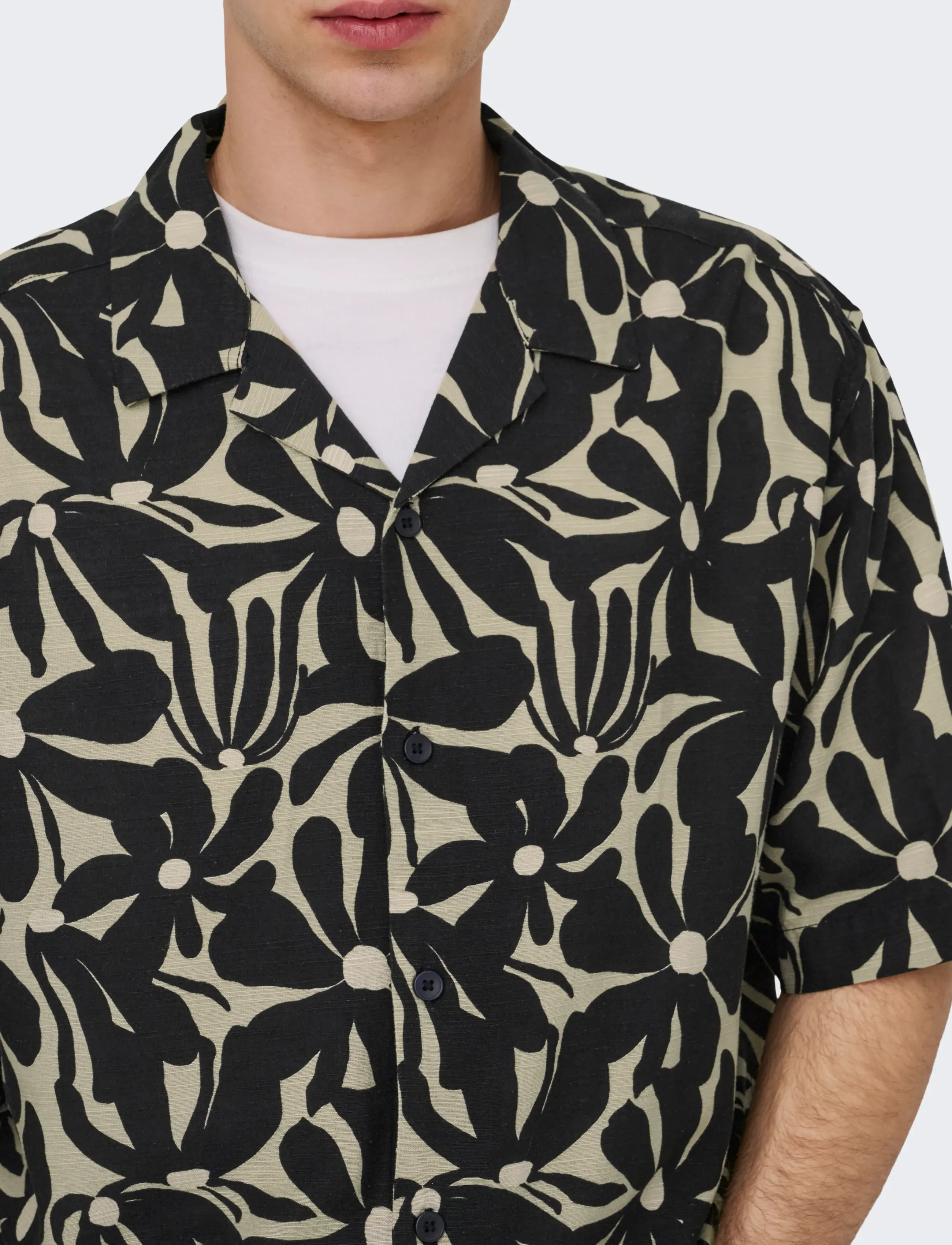ONLY & SONS - ONSHARVI RLX RESORT SS 041 AOP SHIRT - mønstrede skjorter - jet black - 5