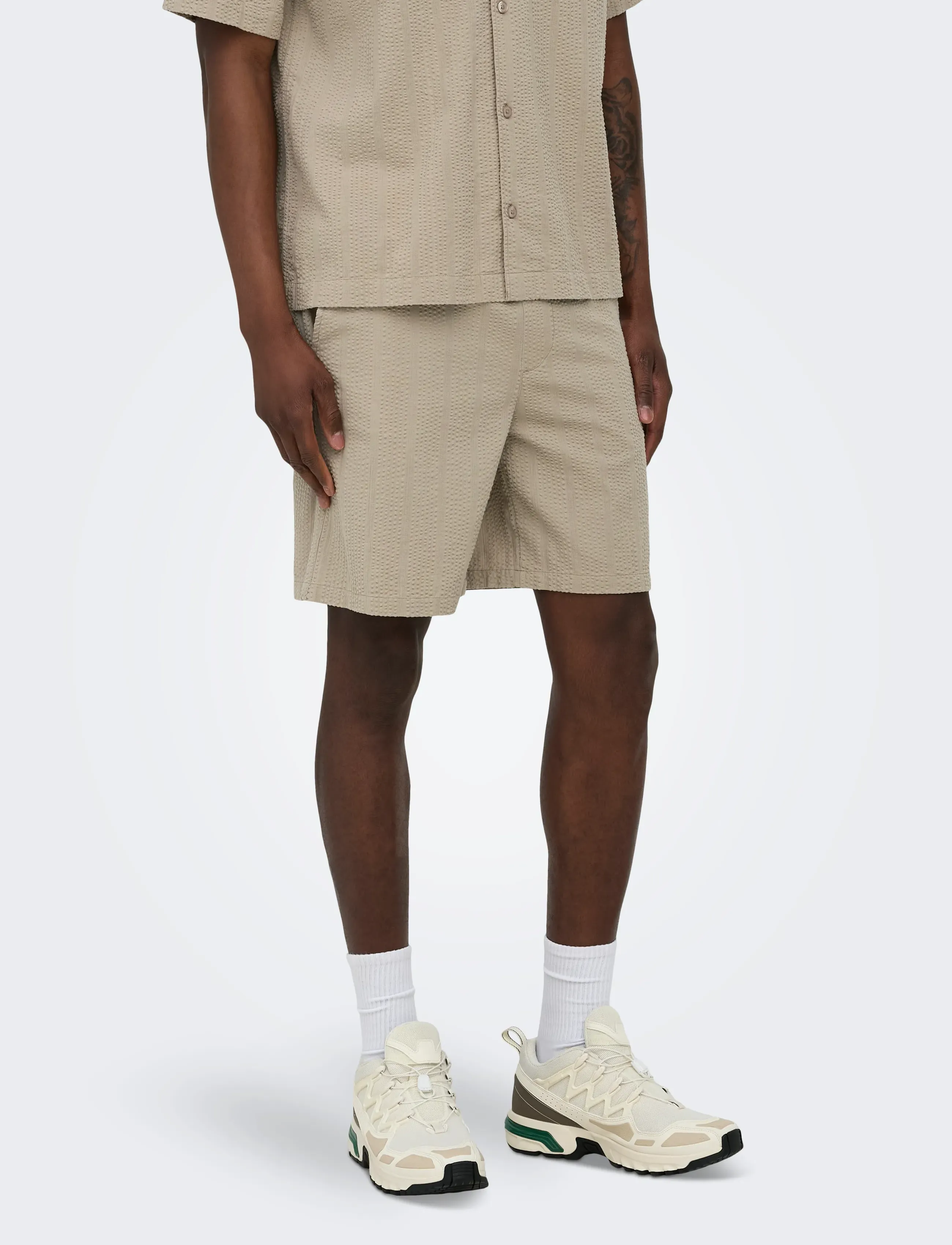 ONLY & SONS ONSCRUZ SEERSUCKER JOGGER SHORTS - Kläder - CROCKERY / beige