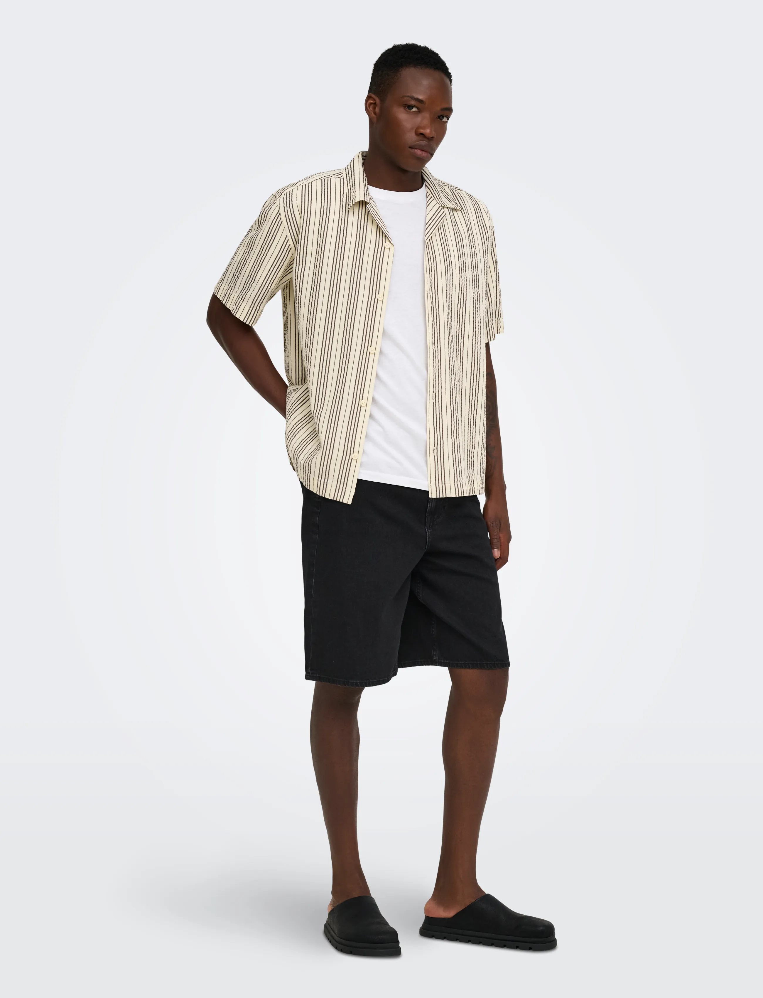ONLY & SONS - ONSCRUZ RLX SEERSUCKER RESORT SS SHIRT - lühikeste varrukatega särgid - antique white - 4
