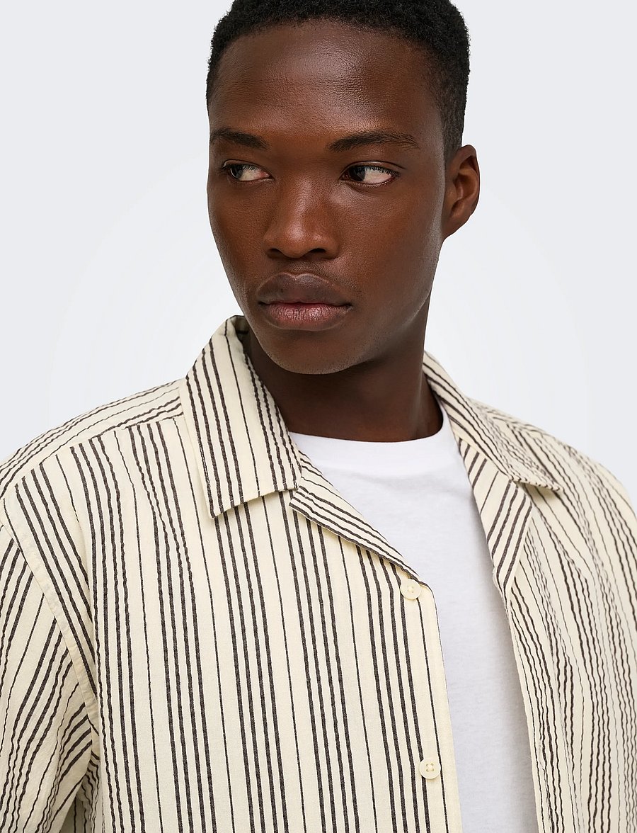 ONLY & SONS - ONSCRUZ RLX SEERSUCKER RESORT SS SHIRT - lühikeste varrukatega särgid - antique white - 5