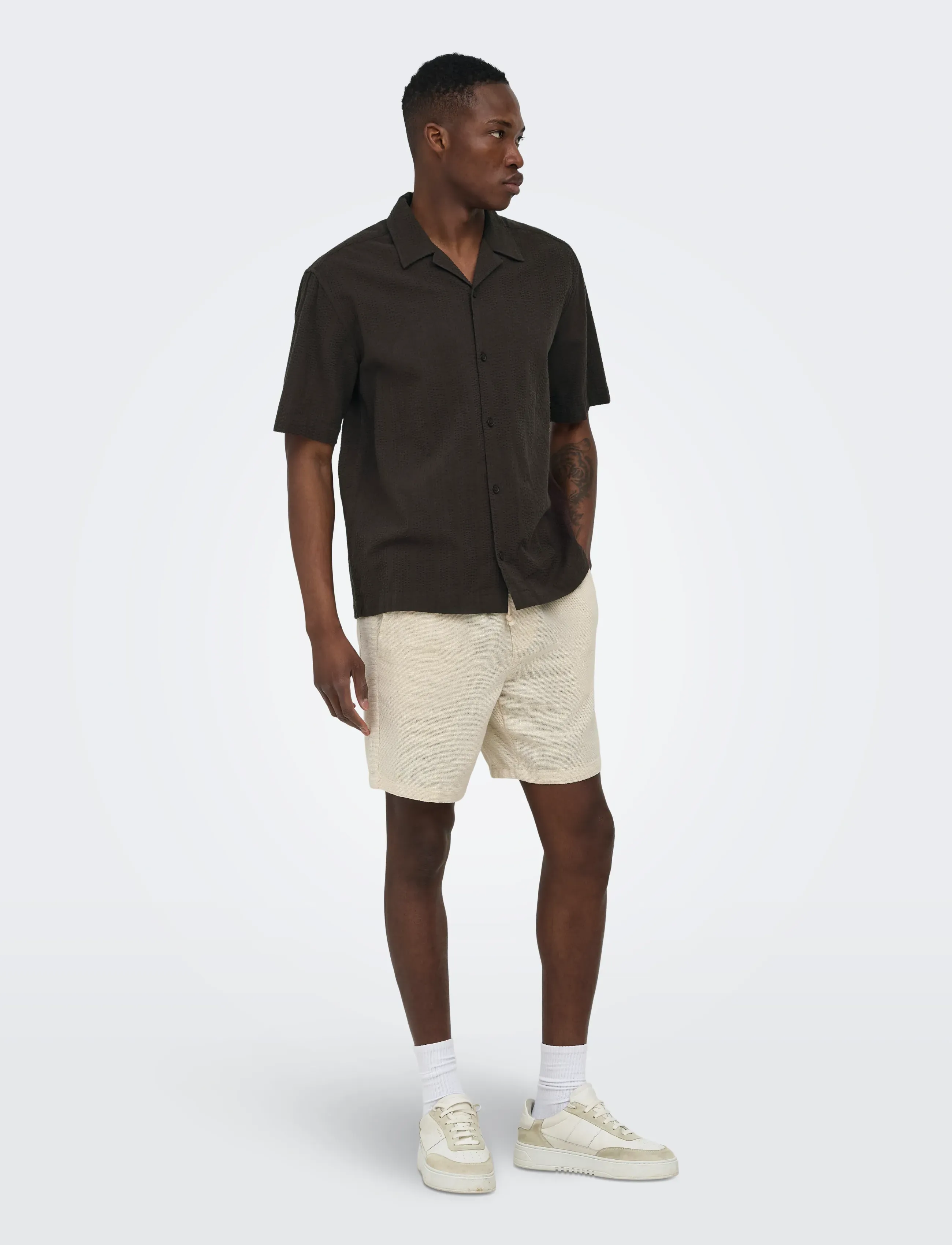 ONLY & SONS - ONSCRUZ RLX SEERSUCKER RESORT SS SHIRT - kurzarmhemden - black coffee - 4