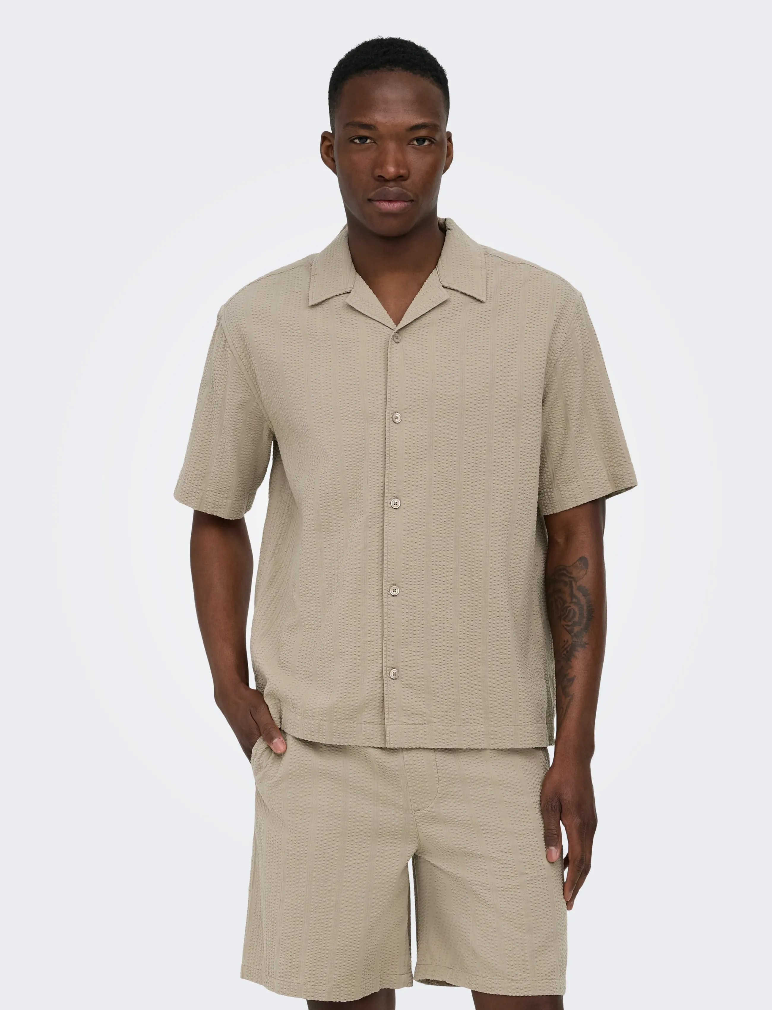 ONLY & SONS ONSCRUZ RLX SEERSUCKER RESORT SS SHIRT - Kollektionen - CROCKERY / beige