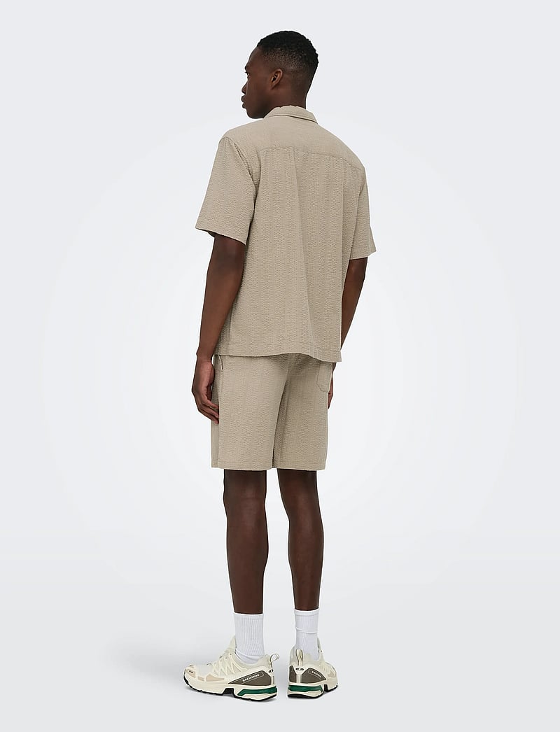 ONLY & SONS - ONSCRUZ RLX SEERSUCKER RESORT SS SHIRT - kortærmede skjorter - crockery - 3