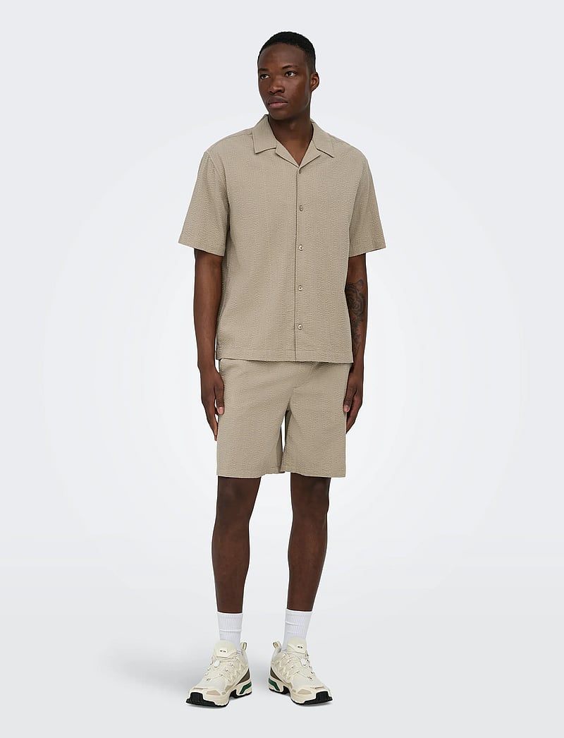 ONLY & SONS - ONSCRUZ RLX SEERSUCKER RESORT SS SHIRT - kortærmede skjorter - crockery - 4