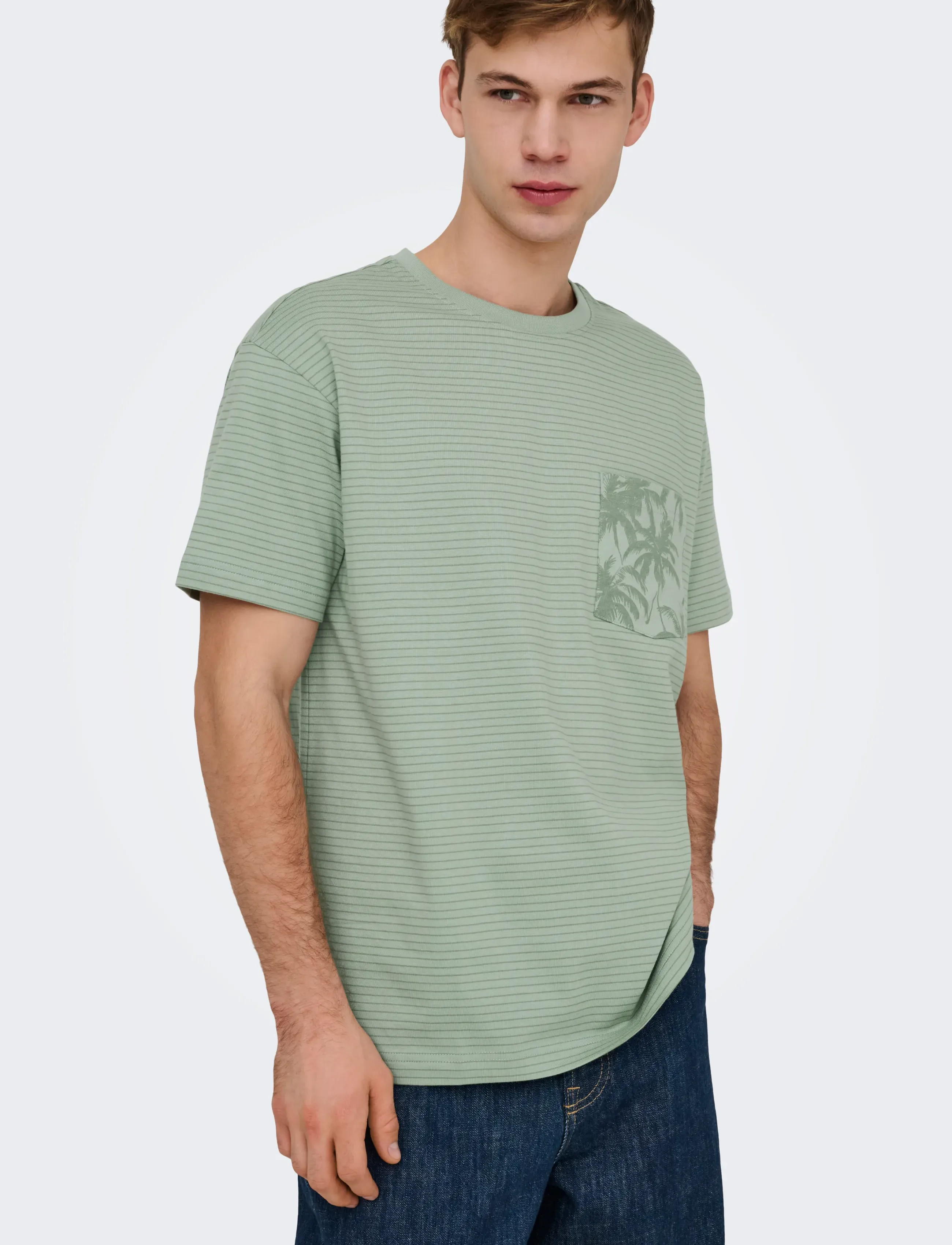 ONLY & SONS Onsfred Stripe Life Rlx Leaf Ss Pckt Tee t-shirts - bas herr – bild 6