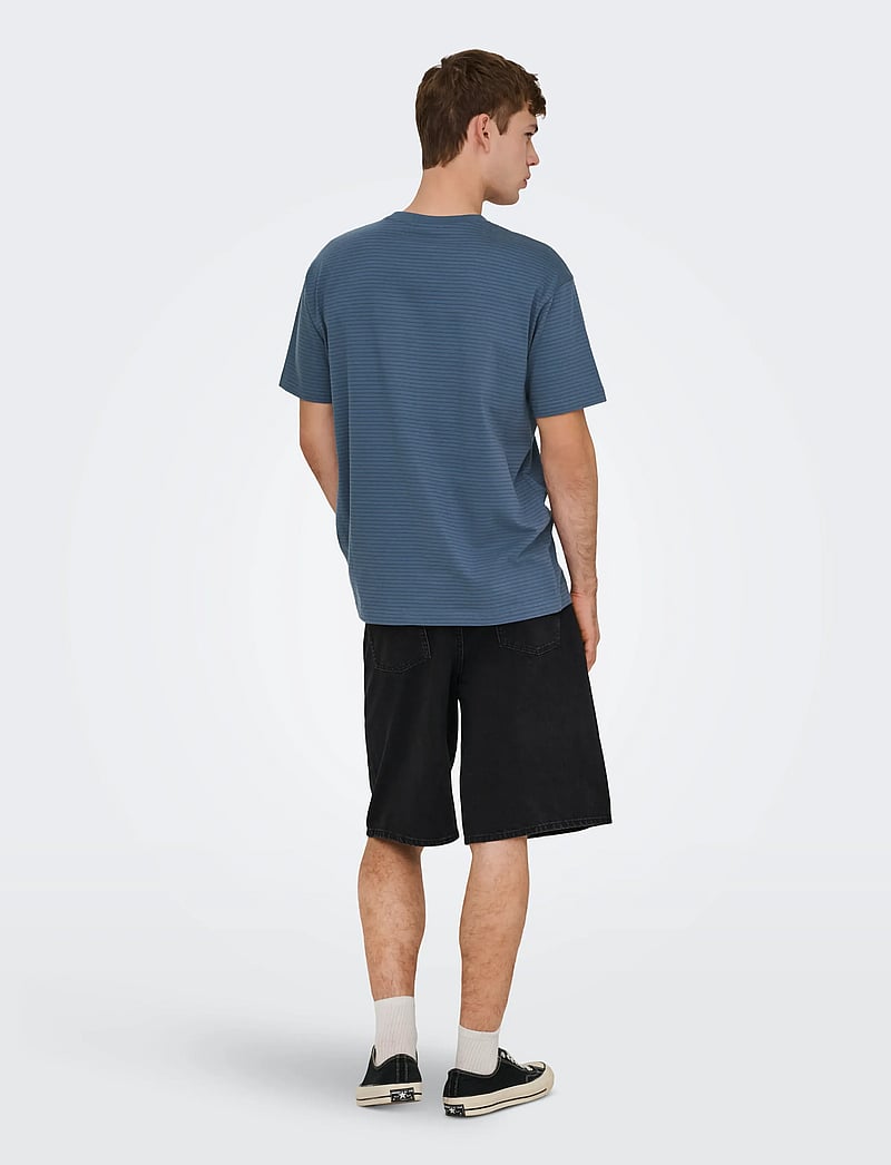 ONLY & SONS - ONSFRED STRIPE LIFE RLX LEAF SS PCKT TEE - kurzärmelig - vintage indigo - 3