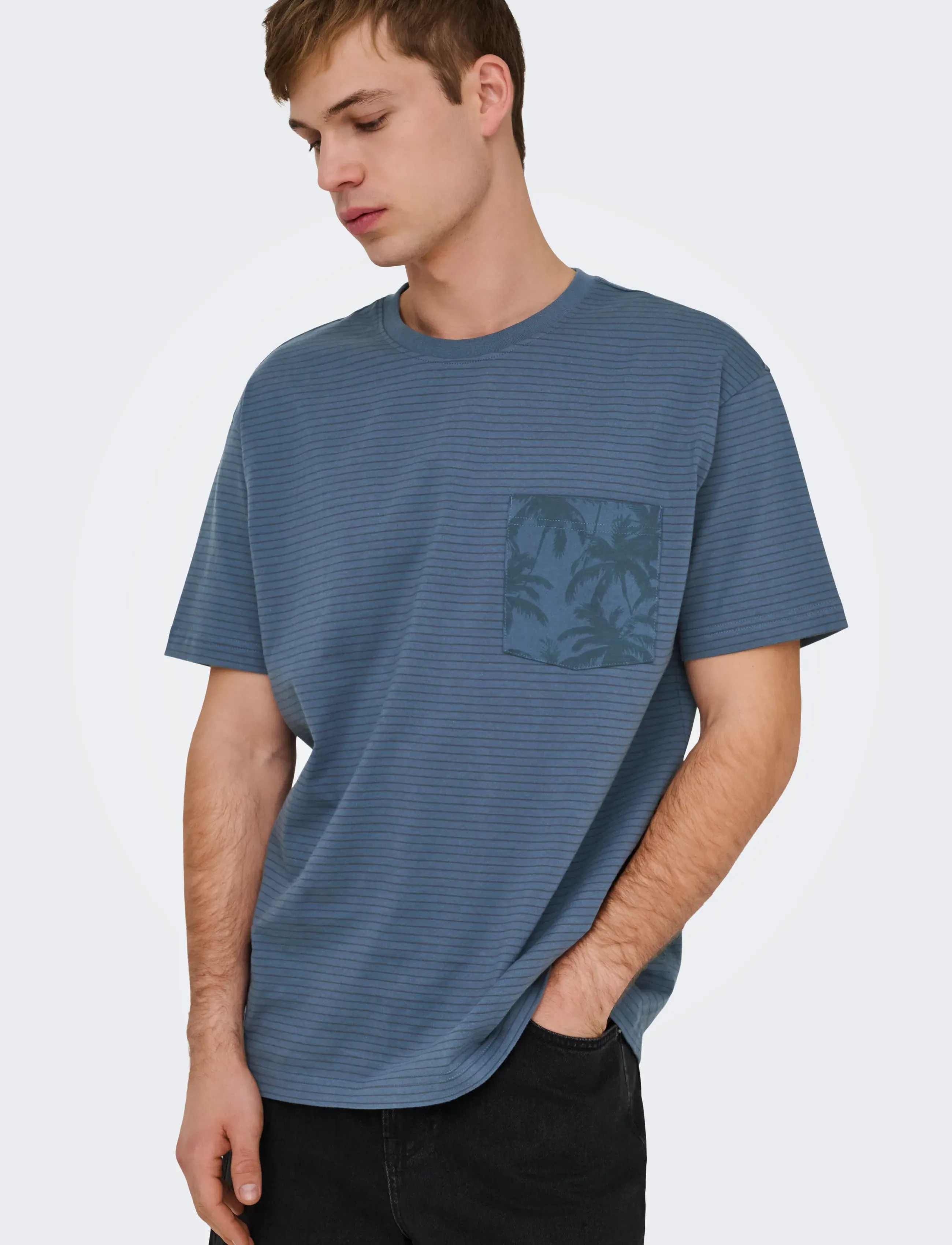 ONLY & SONS Onsfred Stripe Life Rlx Leaf Ss Pckt Tee t-shirts - bas herr – bild 6
