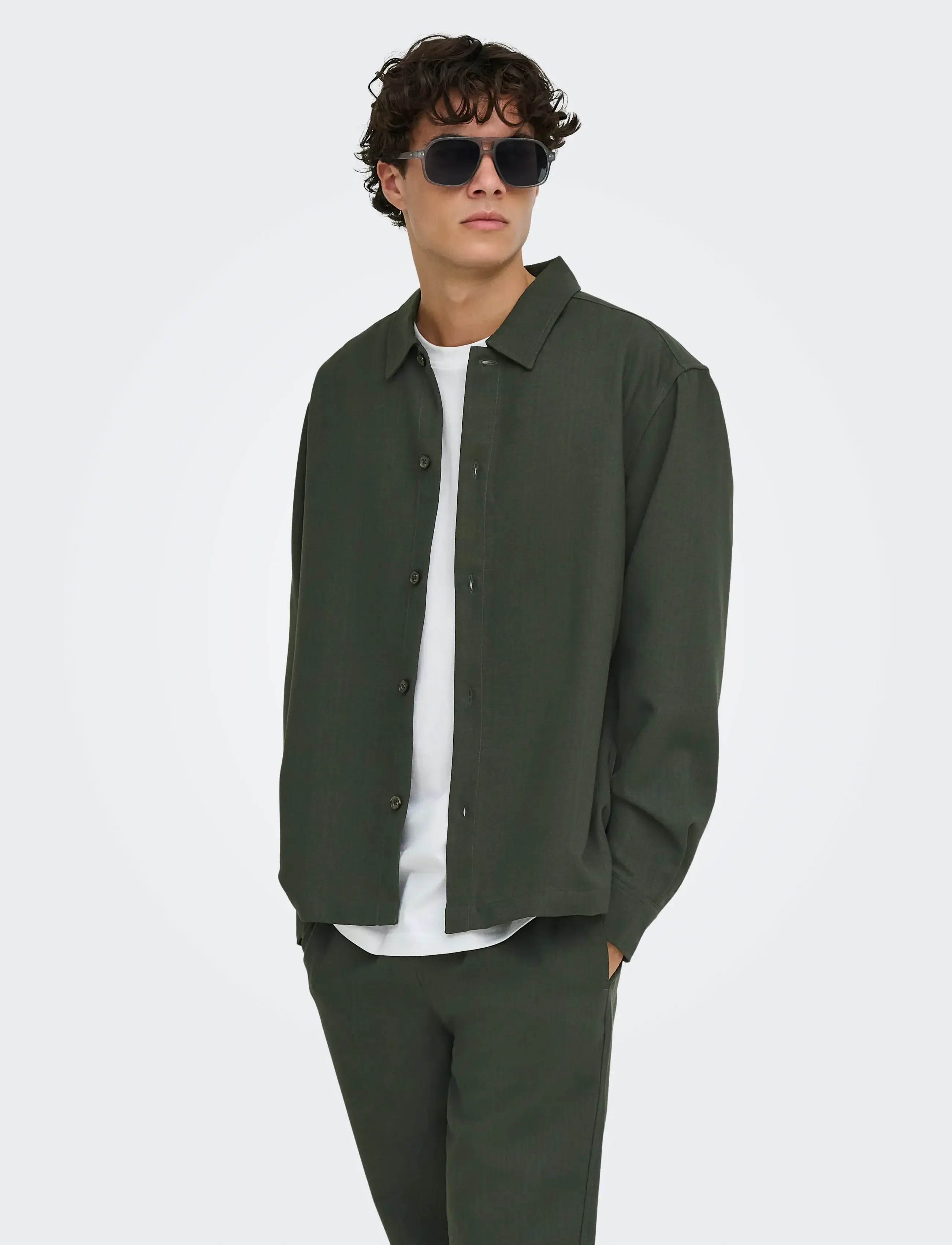 ONLY & SONS ONSHANSI ARIO LS SHIRT RLX - Casual shirts - FOREST NIGHT / green