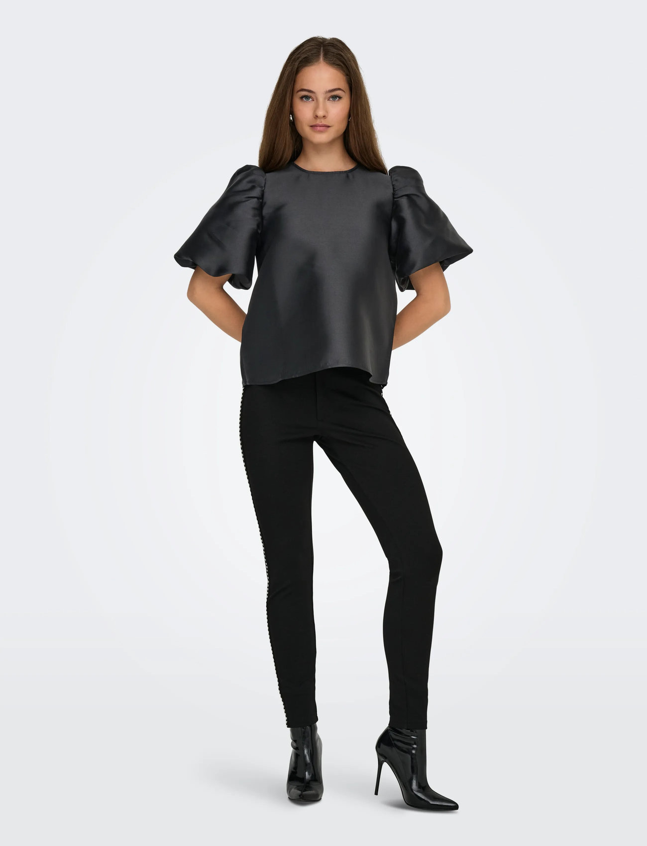 ONLY Onlmanny 2/4 Heavy Satin Top Wvn Cs - Black - XS