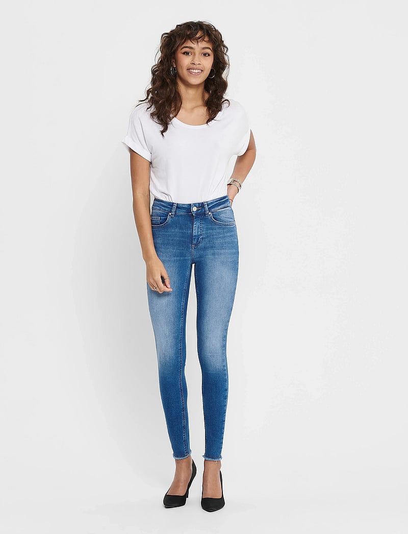 ONLY - ONLBLUSH MID SK ANK RW DNM REA12187 NOOS - skinny jeans - medium blue denim - 4