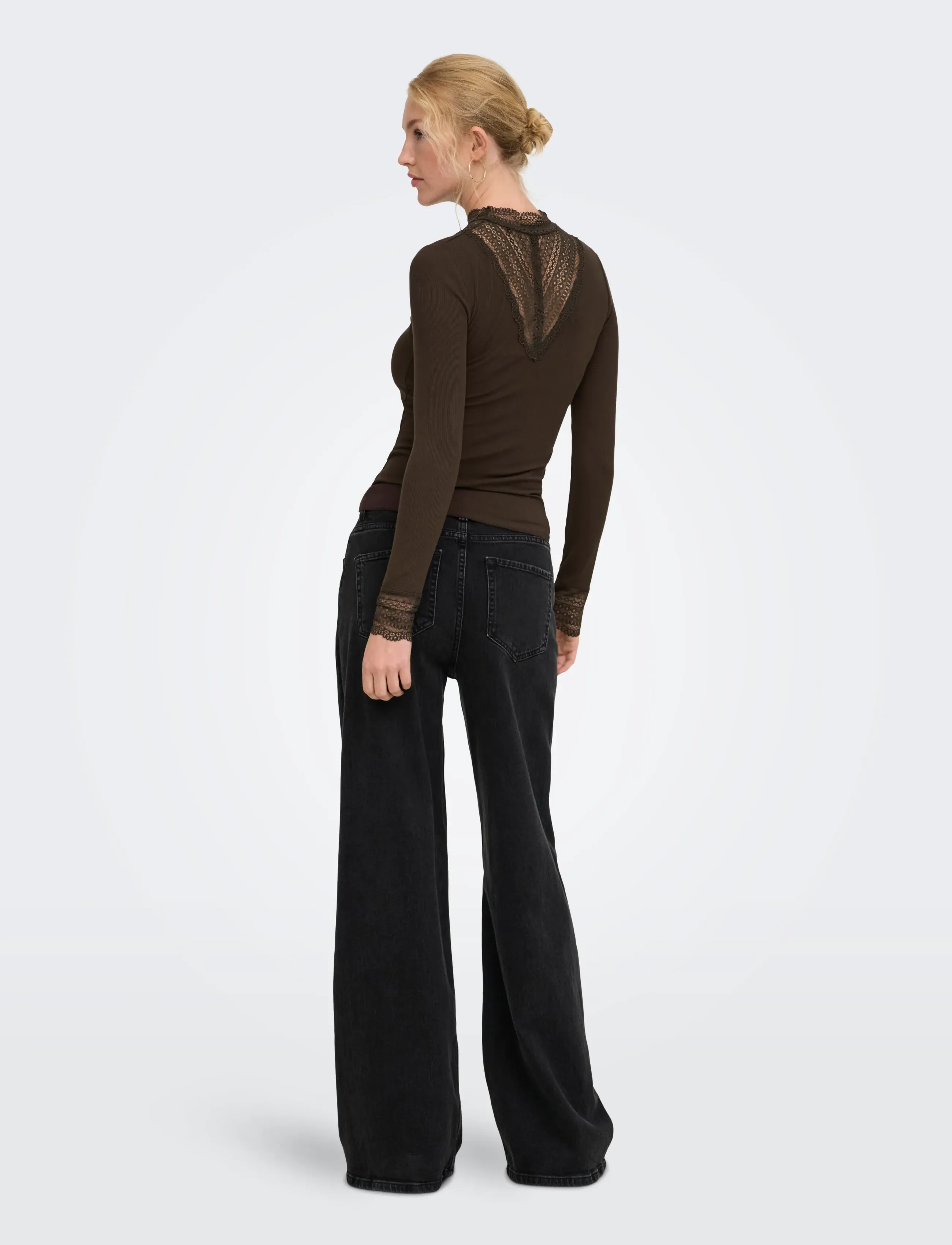 ONLY - ONLTILDE L/S HIGH NECK LACE TOP JRS NOOS - långärmade toppar - chocolate torte - 3