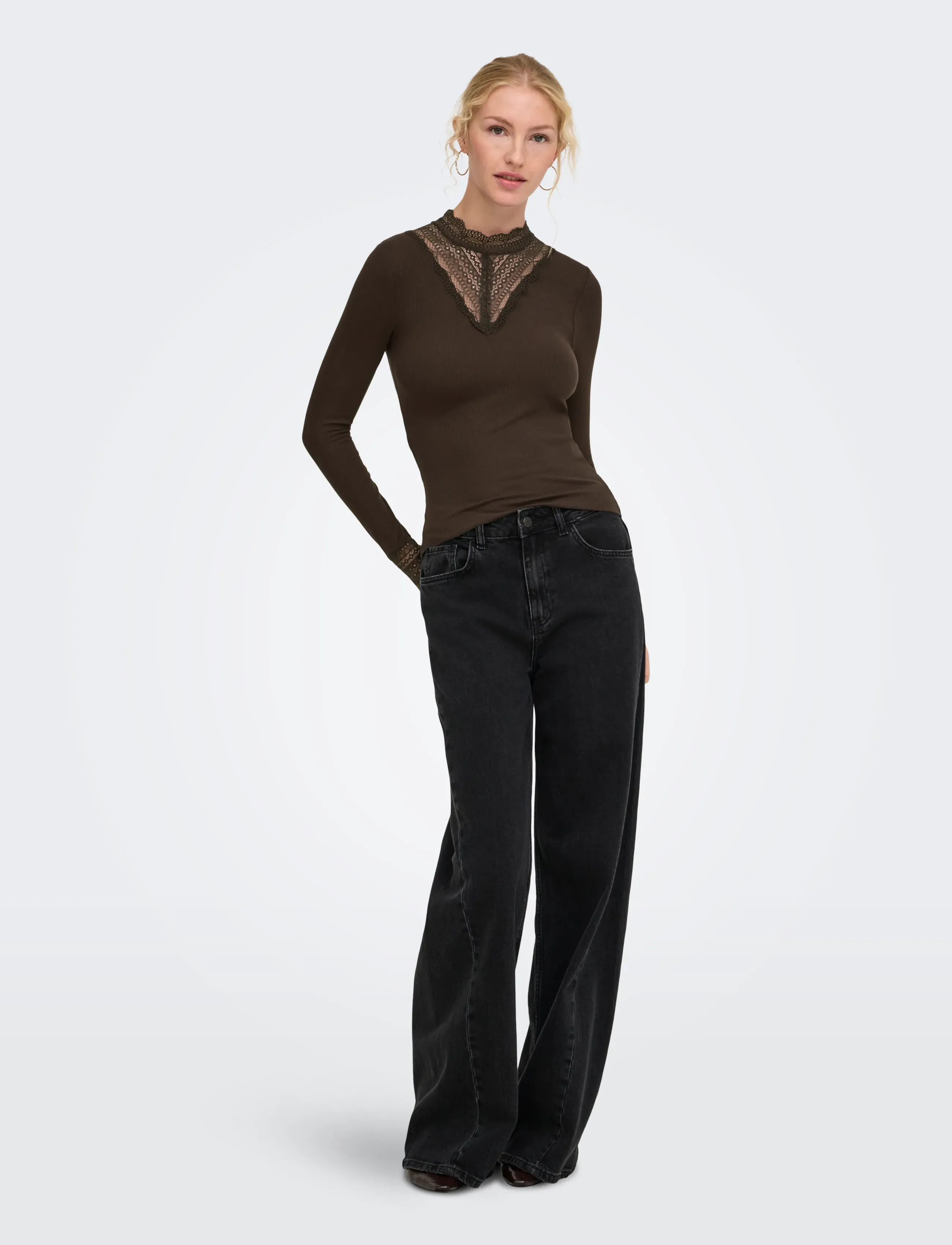 ONLY - ONLTILDE L/S HIGH NECK LACE TOP JRS NOOS - långärmade toppar - chocolate torte - 4