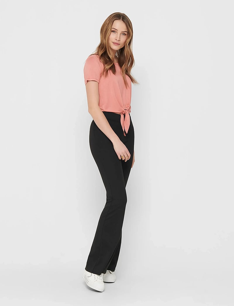 ONLY - ONLFEVER STRETCH FLAIRED PANTS JRS NOOS - utsvängda byxor - black - 4