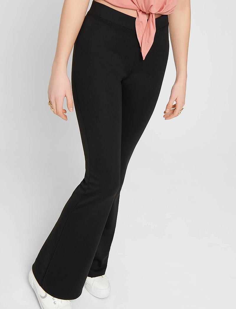ONLY - ONLFEVER STRETCH FLAIRED PANTS JRS NOOS - utsvängda byxor - black - 5