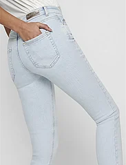 ONLY - ONLBLUSH MID SK RW AK DNM REA298 NOOS - skinny jeans - light blue denim - 6