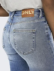 ONLY - ONLBLUSH MID FLARED DNM TAI467 NOOS - flared jeans - light blue denim - 6