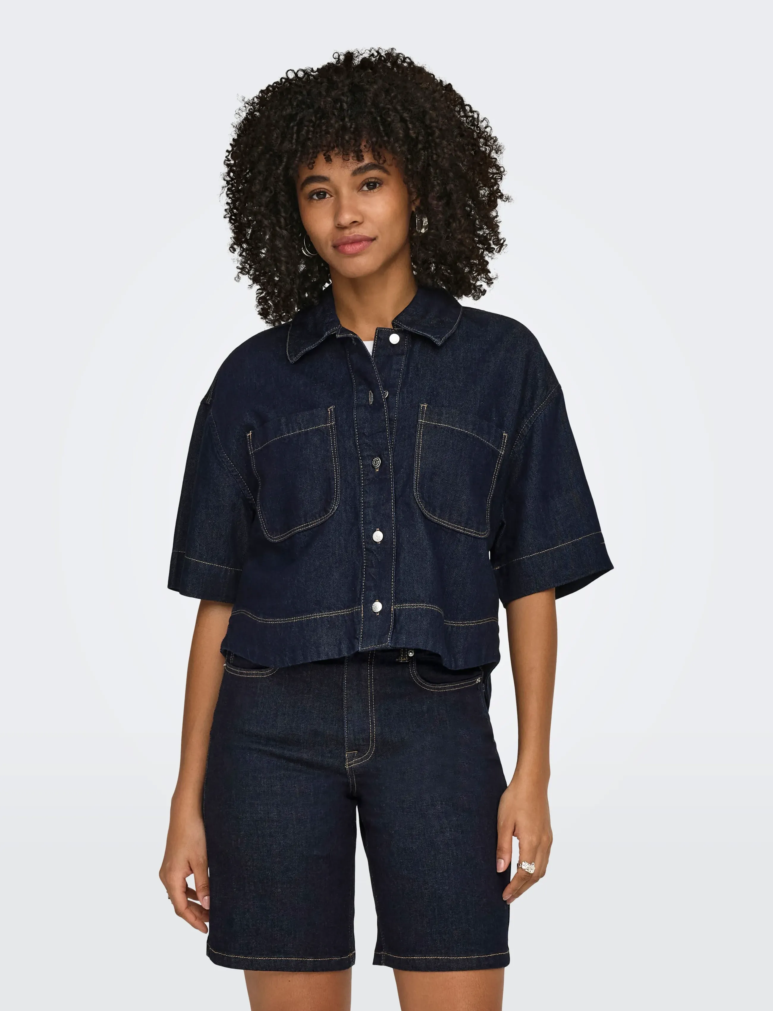 ONLY Onlcleo Life Ss Crop Dnm Shirt Pim Noos, L, Navy, Crop Overdele > Crop Overdele Med Korte Ærmer, Dame