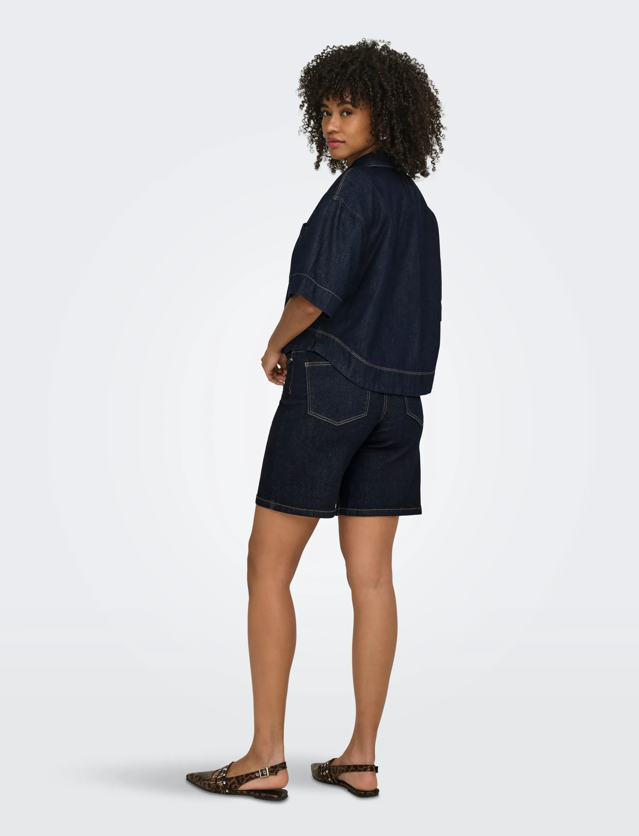 ONLY - ONLCLEO LIFE SS CROP DNM SHIRT PIM NOOS - denimskjorter - dark blue denim - 3