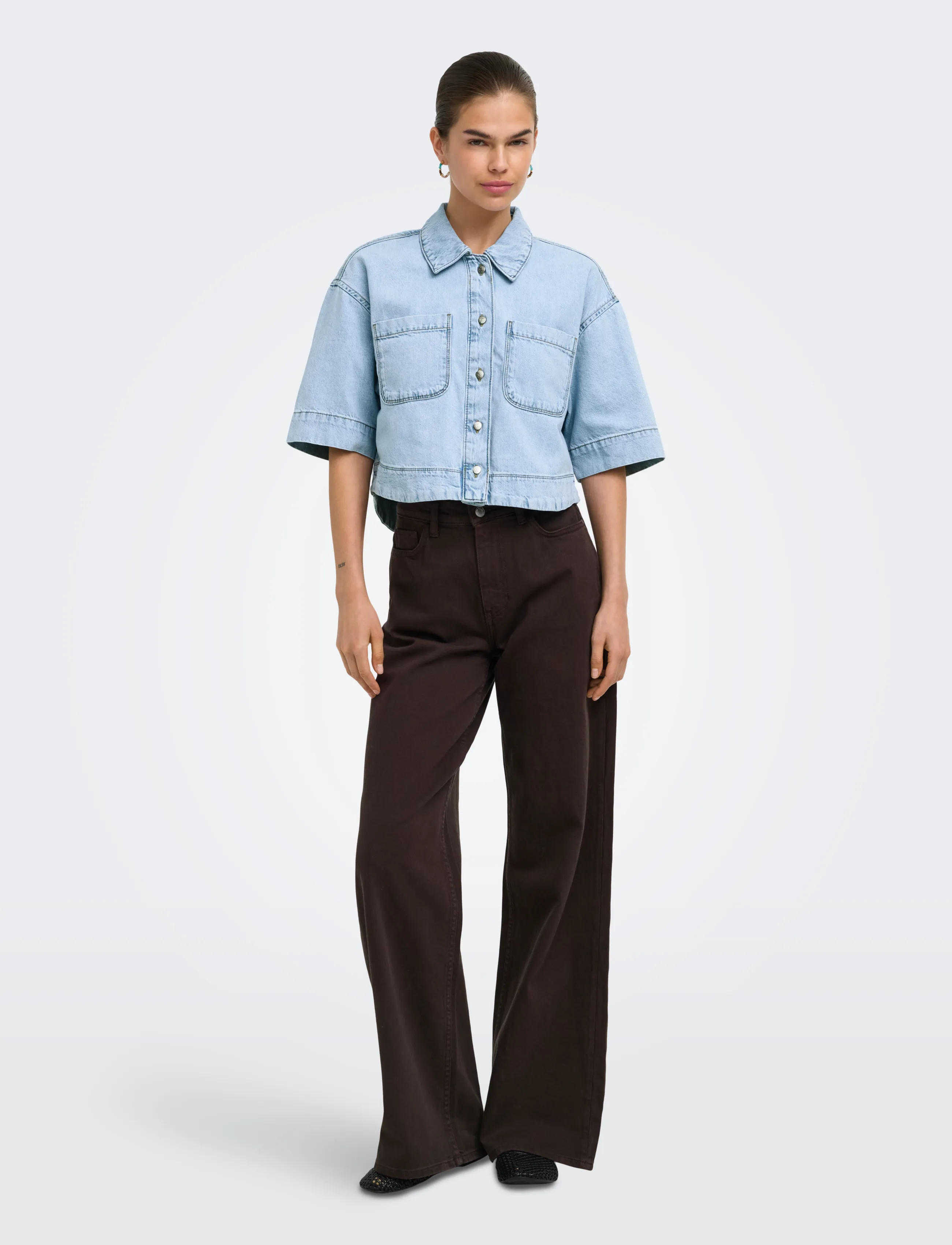 ONLY - ONLCLEO LIFE SS CROP DNM SHIRT PIM NOOS - denimskjorter - light blue denim - 4