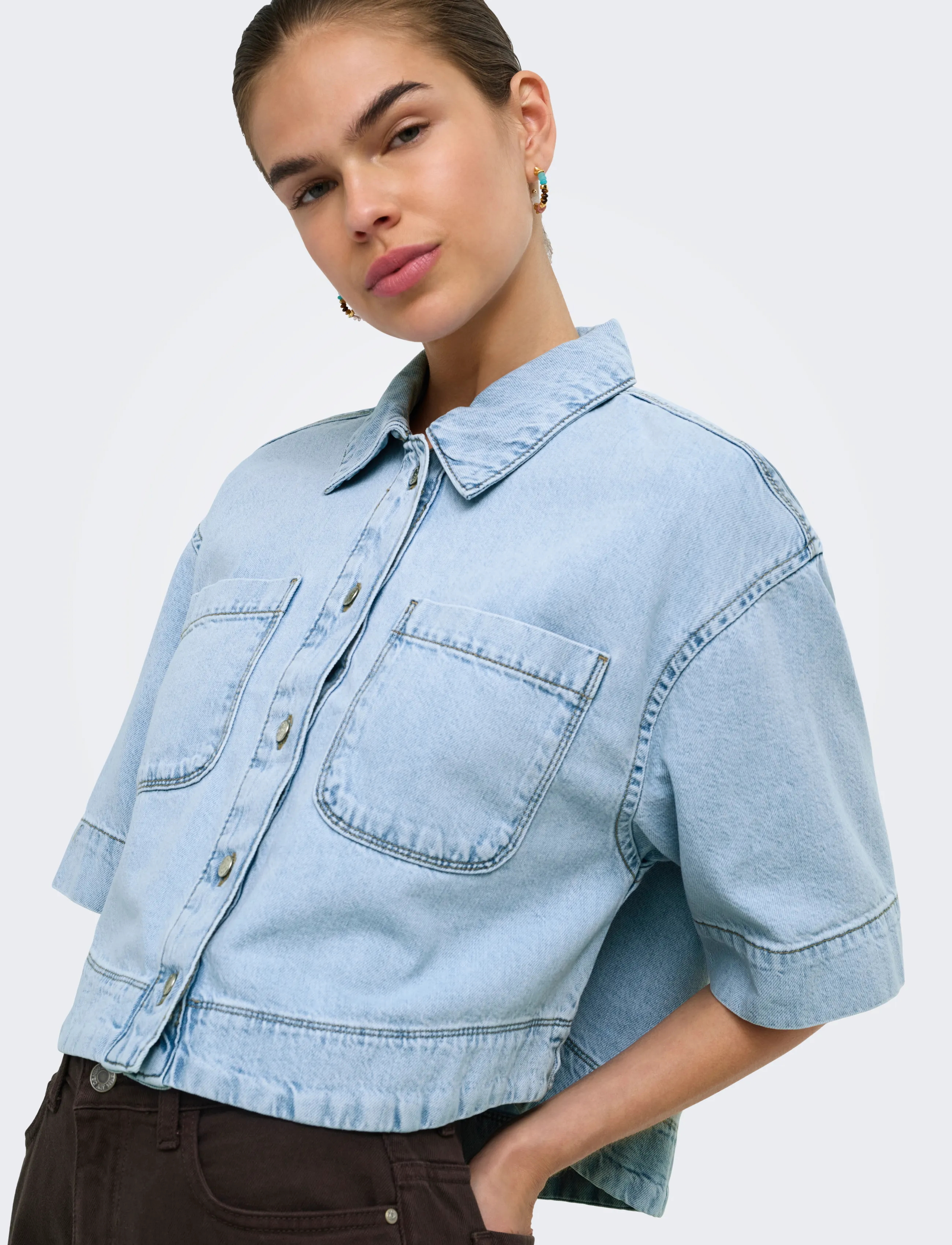 ONLY - ONLCLEO LIFE SS CROP DNM SHIRT PIM NOOS - denimskjorter - light blue denim - 5
