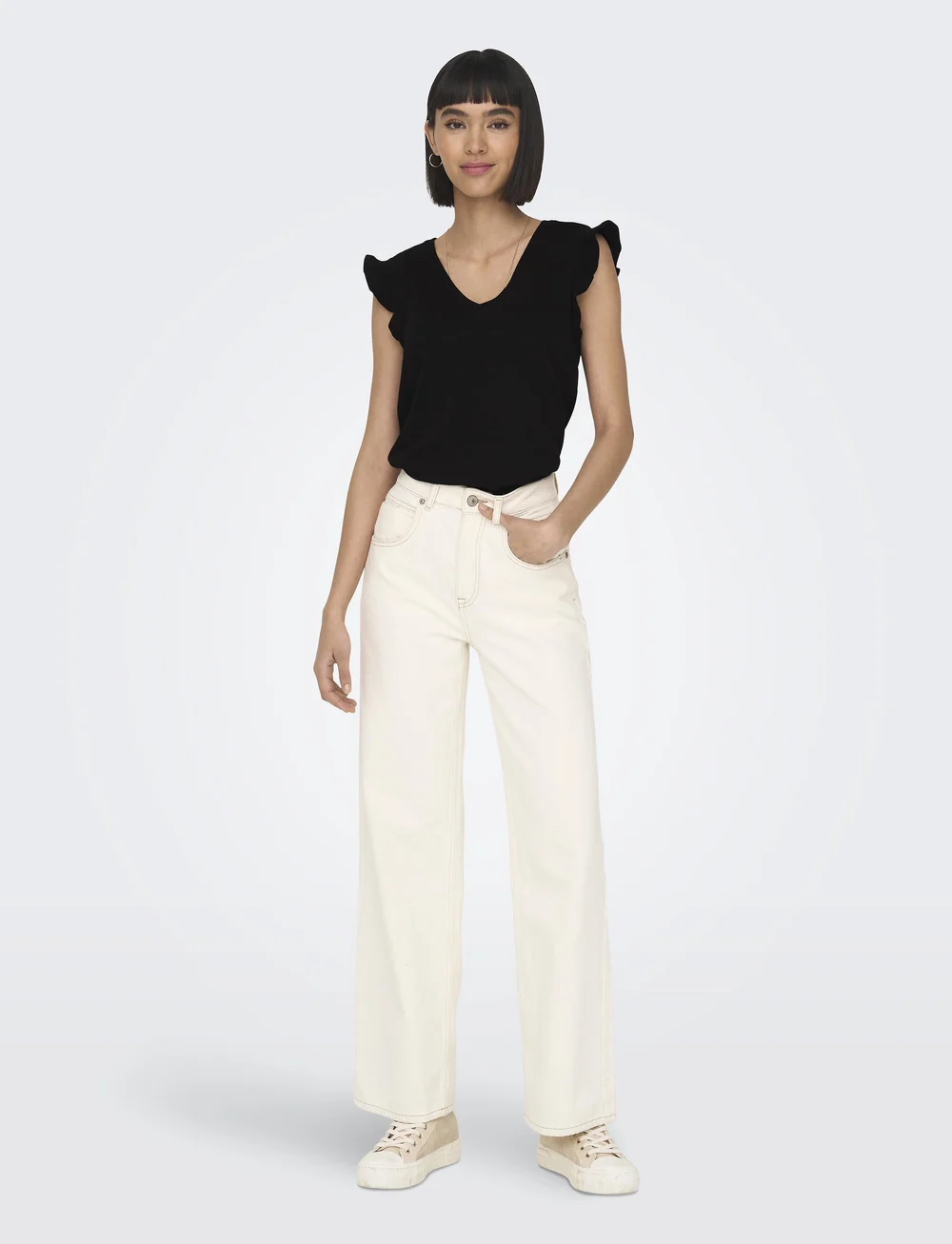 ONLY - ONLMAY LIFE S/S FRILL V-NECK TOP BOX JRS - t-shirts - black - 4