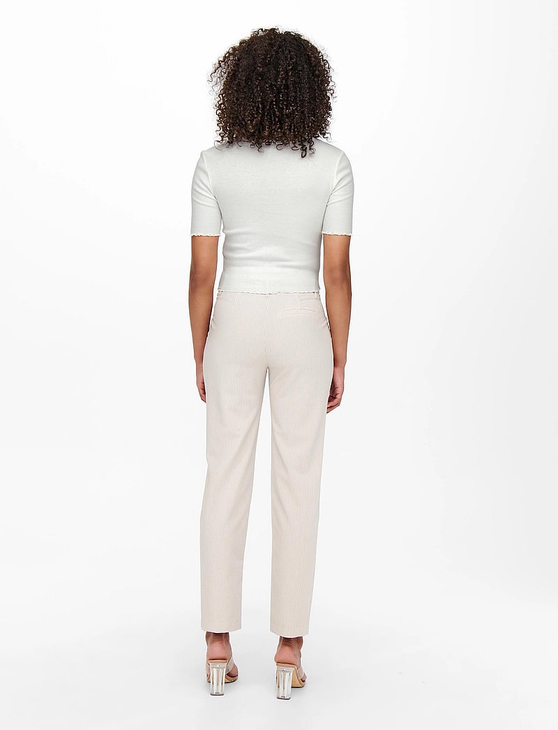 ONLY - ONLLAILA S/S BUTTON TOP JRS - crop tops - cloud dancer - 3