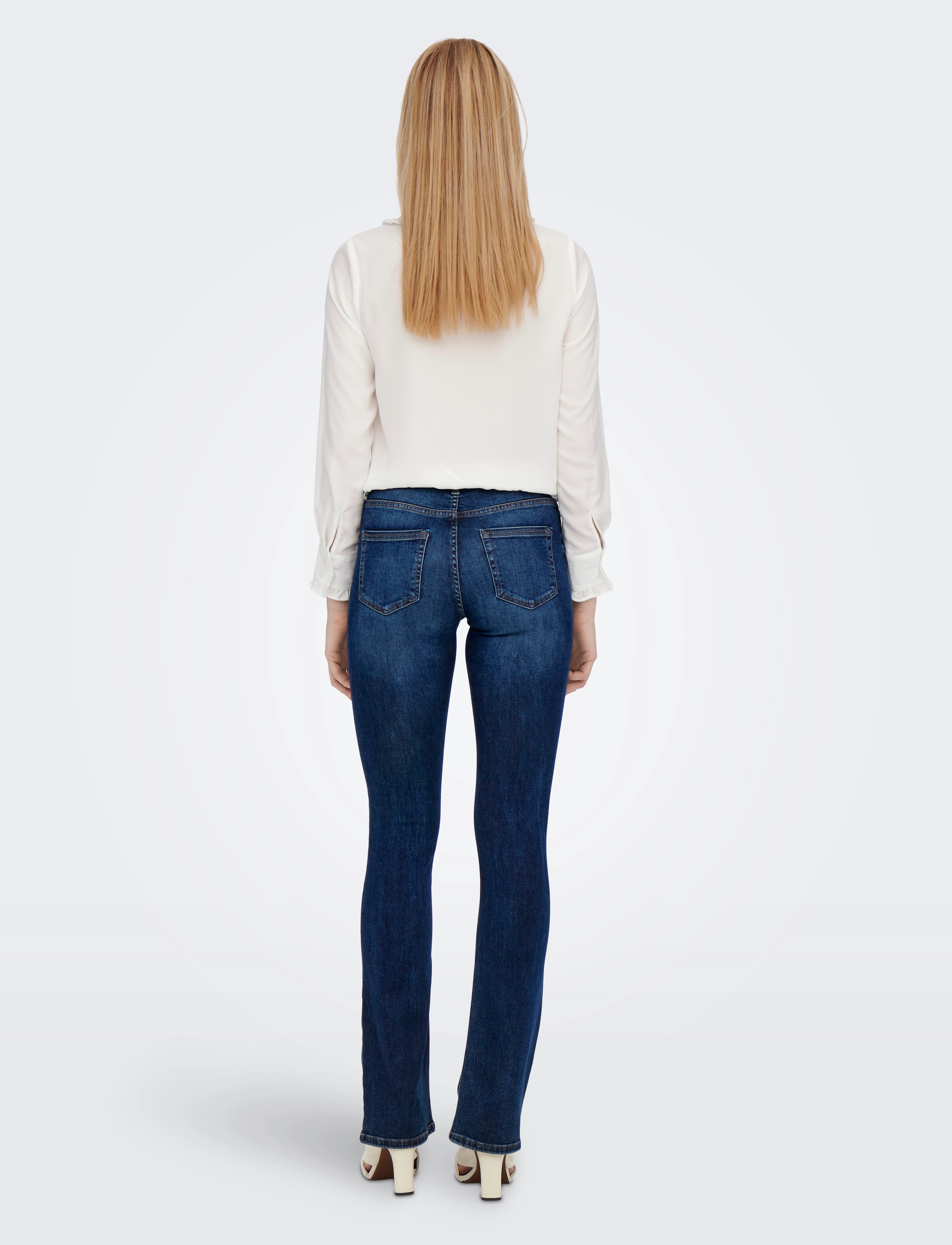 ONLY - ONLBLUSH MID FLARED DNM TAI021 NOOS - Útvíðar gallabuxur - dark blue denim - 3