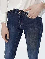 ONLY - ONLBLUSH MID FLARED DNM TAI021 NOOS - utsvängda jeans - dark blue denim - 6