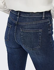 ONLY - ONLBLUSH MID FLARED DNM TAI021 NOOS - utsvängda jeans - dark blue denim - 7