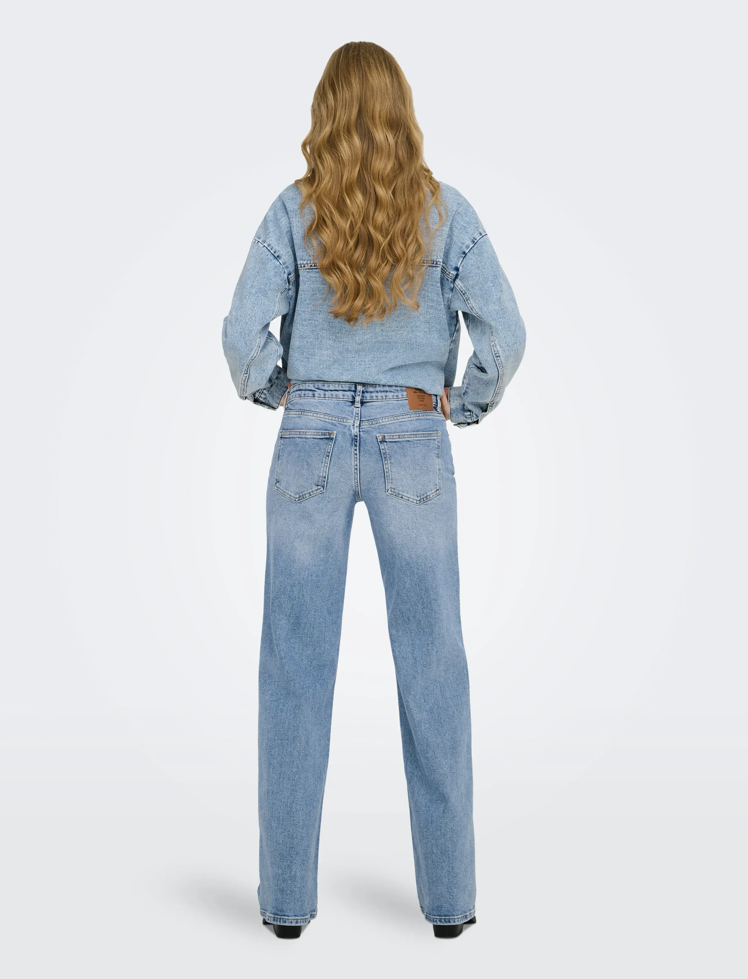 ONLY - ONLJUICY LW WIDE LEG DNM REA365 NOOS - pantalons larges - light blue denim - 3