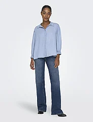 ONLY - ONLCAMDEN 3/4 SL DOT DNM SHIRT QYT - langærmede skjorter - light blue denim - 4