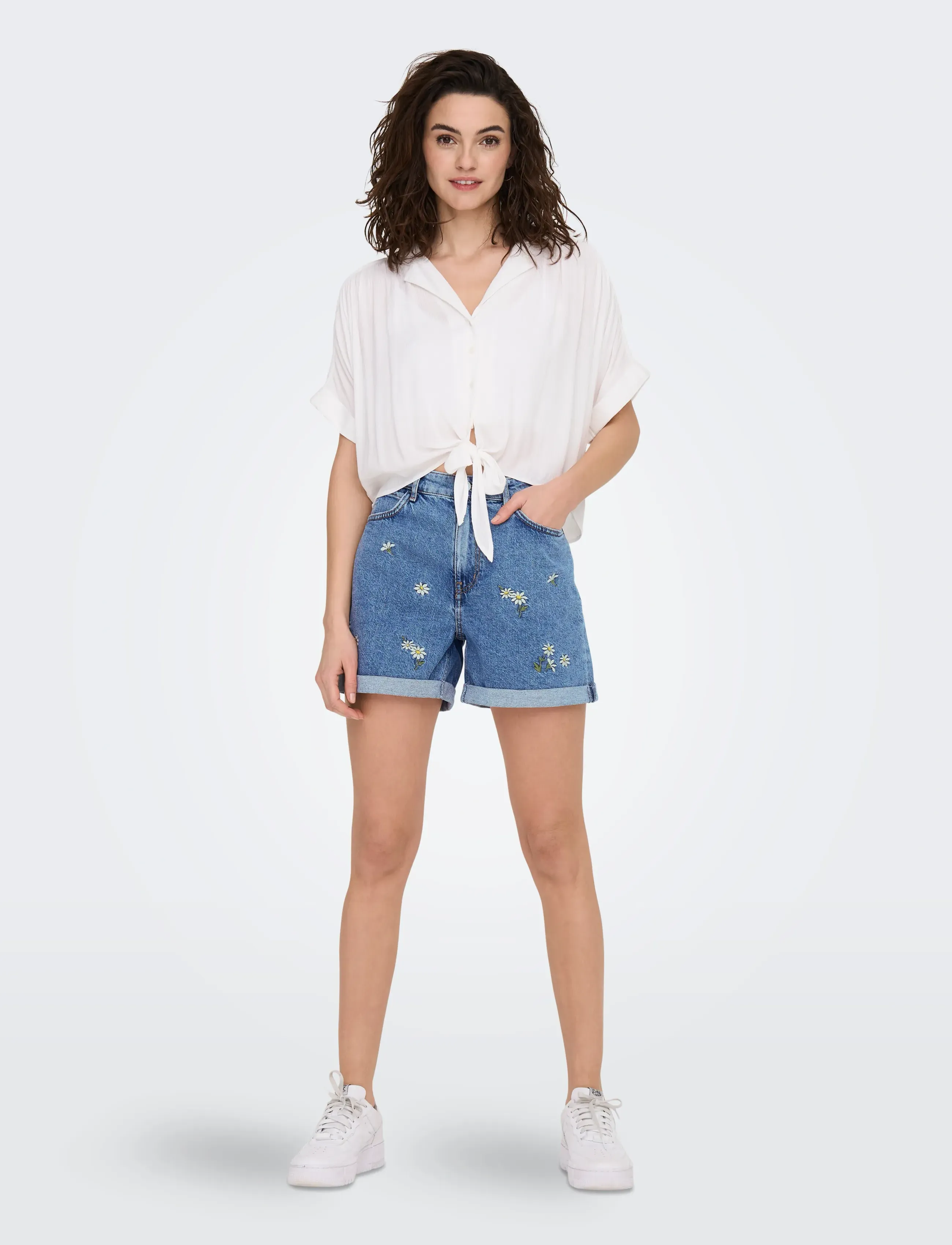 ONLY - ONLPAULA LIFE S/S TIE SHIRT WVN NOOS - kortærmede bluser - white - 4